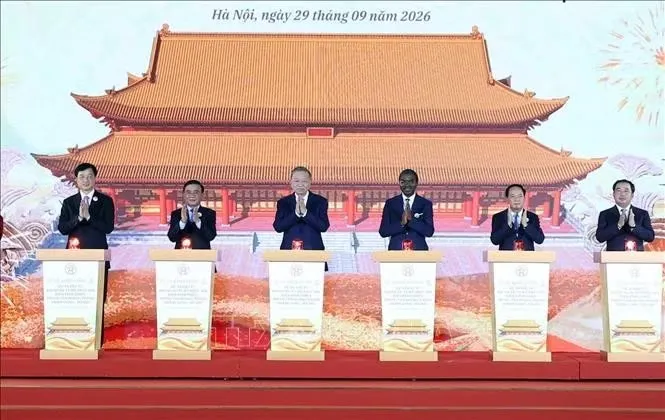 Tổng Bí thư, Chủ tịch nước Tô Lâm và các đại biểu thực hiện nghi thức khởi công Dự án đầu tư Bảo quản, tu bổ, phục hồi Điện Kính Thiên. Ảnh: Thống Nhất/TTXVN Tổng Bí thư, Chủ tịch nước Tô Lâm và các đại biểu thực hiện nghi thức khởi công Dự án đầu tư Bảo quản, tu bổ, phục hồi Điện Kính Thiên - Ảnh: Thống Nhất - TTXVN