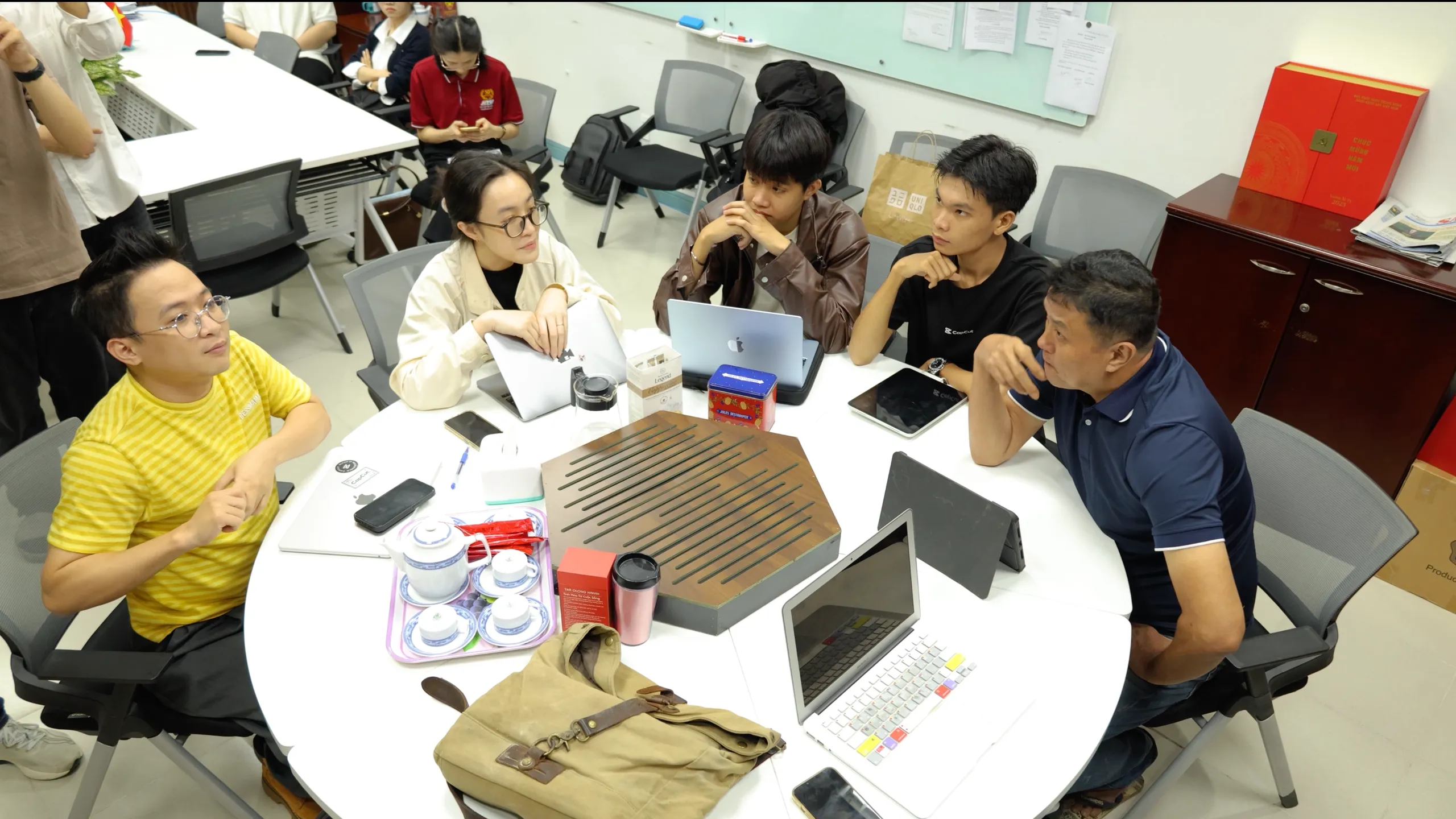 Người làm phim thay đổi ra sao khi AI "nhập cuộc"? - Ảnh 7. Các thành viên thuộc dự án "Bãi săn" bắt đầu làm việc từ tháng 7/2026
