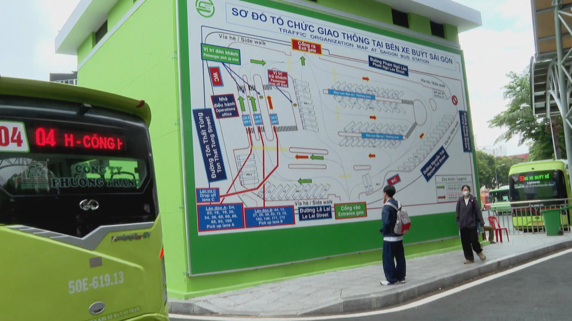 Người dân sử dụng xe buýt tại TP. Hồ Chí Minh-h2