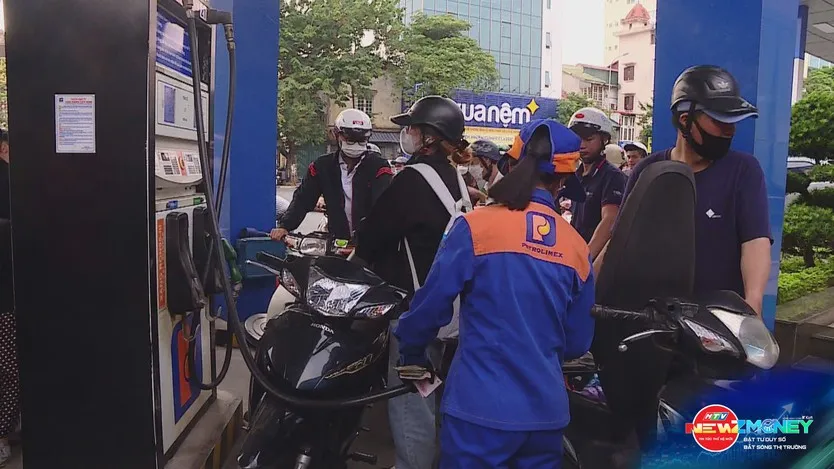 Đề xuất doanh nghiệp tự quyết giá, xăng dầu có thể tăng giảm trong ngày - NewZMoney - Ảnh 1. Đề xuất doanh nghiệp tự quyết giá, xăng dầu có thể tăng giảm trong ngày - NewZMoney - Ảnh 1.