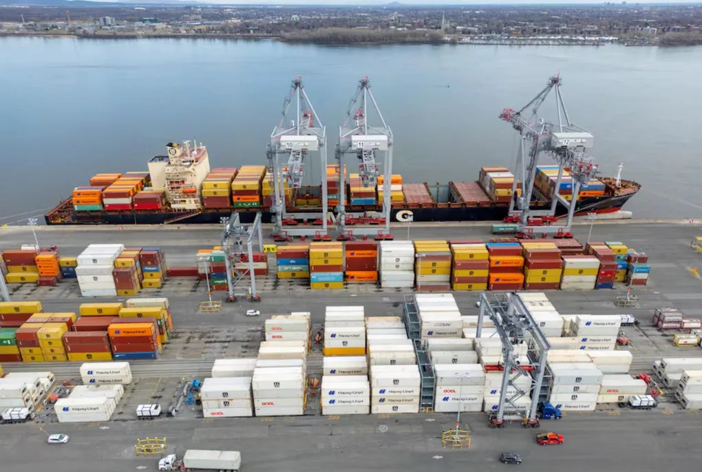 Washington cho biết thuế quan mới nhằm đáp trả chính sách phân biệt đối xử của Ottawa với hàng hóa Mỹ - Ảnh Reuters