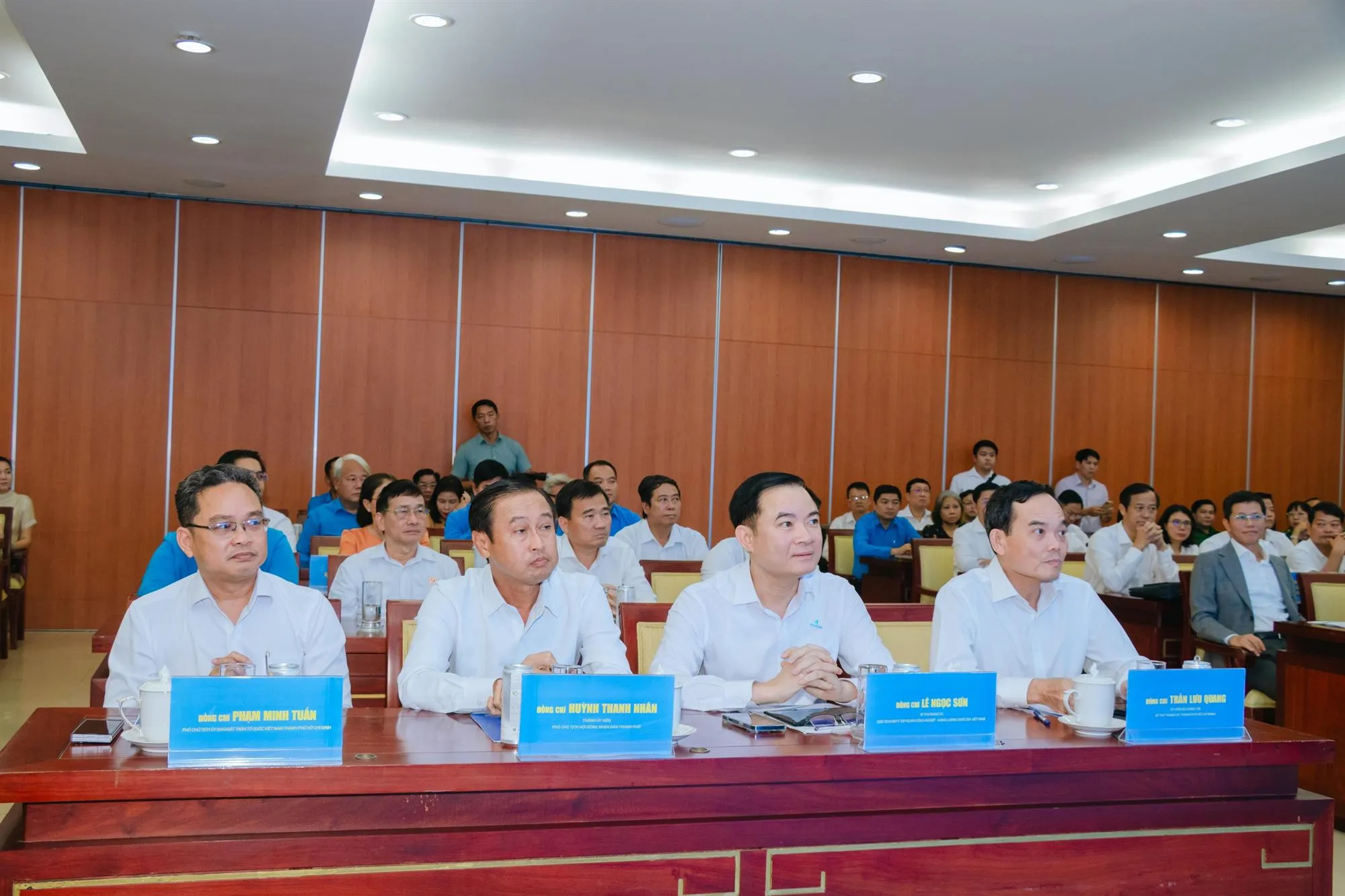 Tham dự có Ông Trần Lưu Quang Ủy viên Bộ Chính trị, Bí thư Thành ủy TP. Hồ Chí Minh; Ông Nguyễn Phước Lộc Phó bí thư Thành ủy, Chủ tịch Ủy ban MTTQ Việt Nam TP. Hồ Chí Minh; Ông Lê Ngọc Sơn Chủ tịch Hội đồng thành viên Petrovietnam cùng đại diện các cơ quan, đơn vị - Ảnh: MTTQ TP
