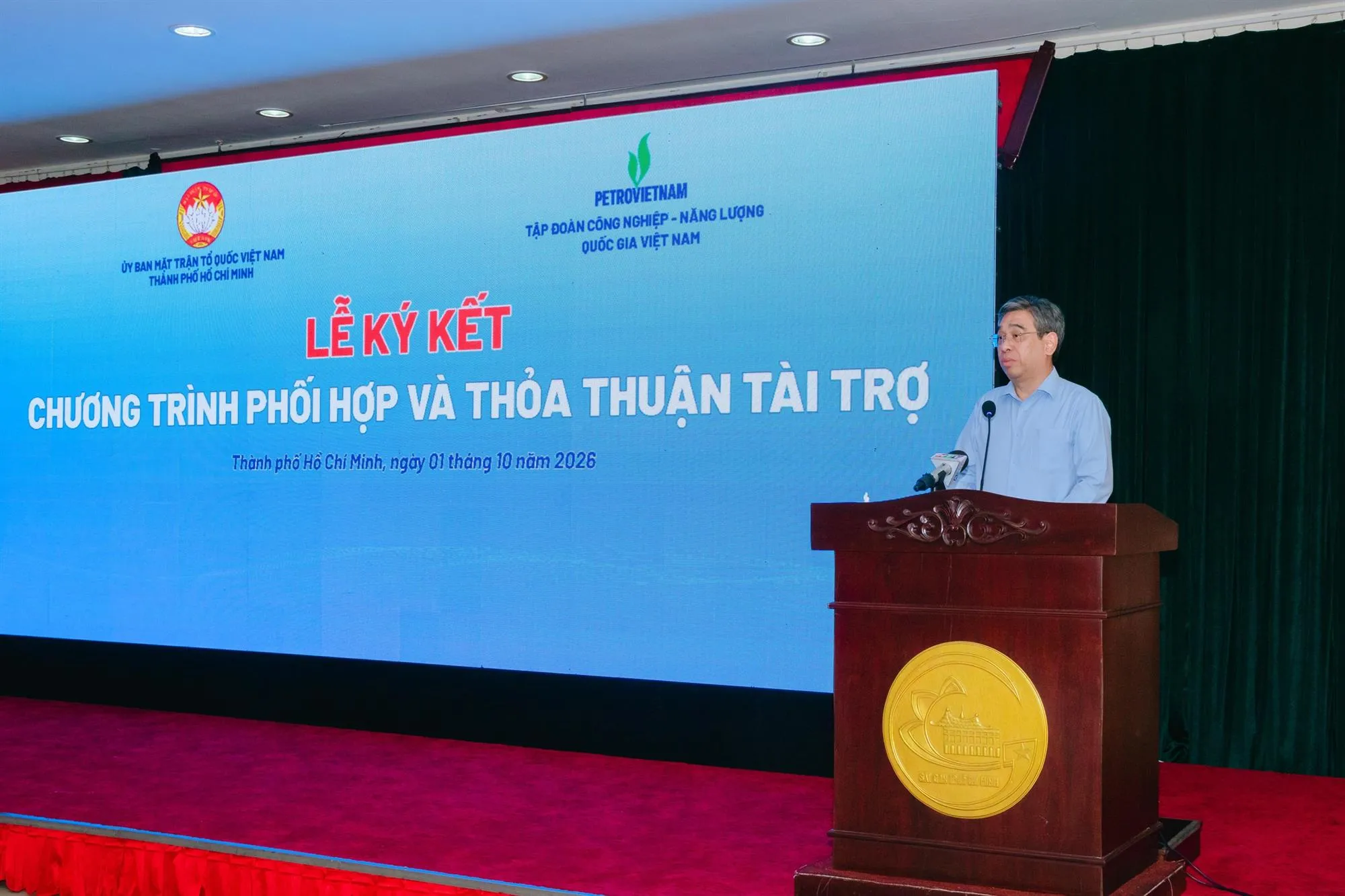 Ông Nguyễn Phước Lộc, Ủy viên Ban Chấp hành Trung ương Đảng, Phó Bí thư Thành ủy, Chủ tịch Ủy ban MTTQ Việt Nam TP. Hồ Chí Minh đánh giá cao sự đồng hành của Petrovietnam và các đơn vị thành viên trong công tác an sinh xã hội, chăm lo người dân và người lao động - Ảnh: MTTQ TP