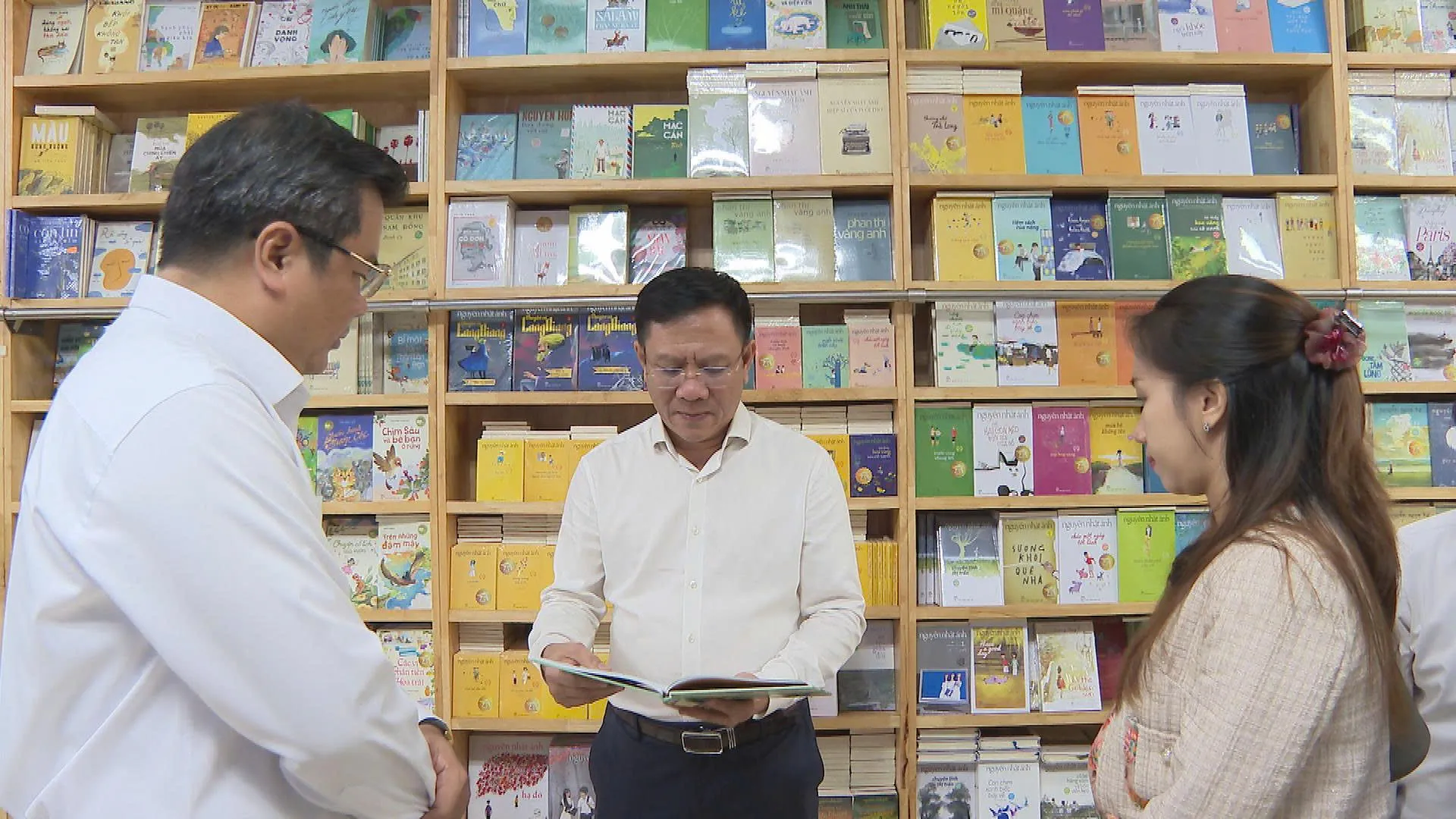 TP. Hồ Chí Minh định hướng phát triển xuất bản, đưa sách Việt ra quốc tế - Ảnh 2.