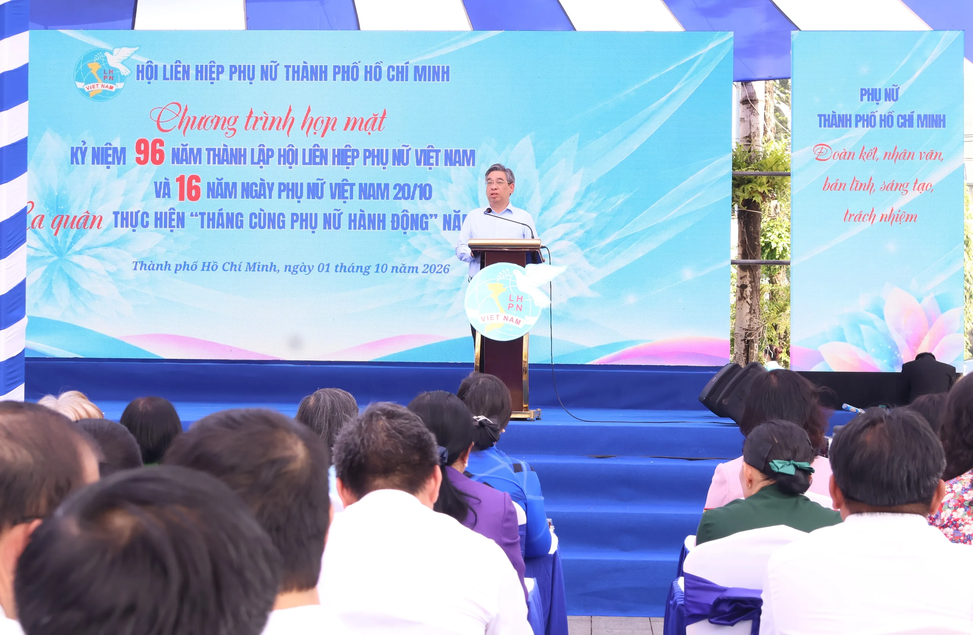 Ông Nguyễn Phước Lộc, Ủy viên Trung ương Đảng, Phó Bí thư Thành ủy, Chủ tịch Ủy ban MTTQ Việt Nam TP. Hồ Chí Minh đề nghị các cấp, các ngành và cộng đồng tiếp tục đồng hành, tạo điều kiện để Hội Liên hiệp Phụ nữ phát huy vai trò, đưa các hoạt động chăm lo phụ nữ, trẻ em ngày càng thiết thực, hiệu quả - Ảnh: Kim Anh