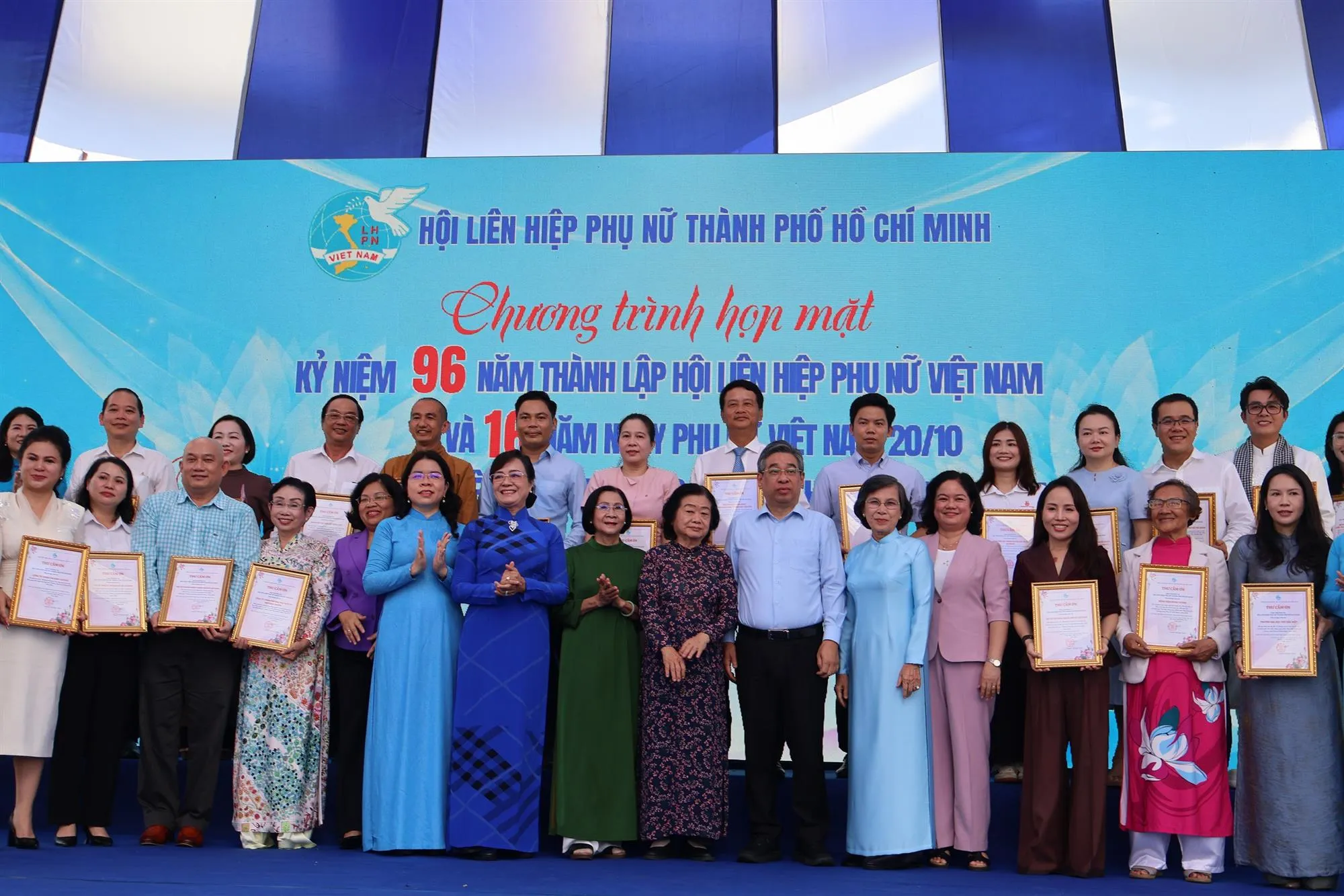 “Tháng cùng Phụ nữ hành động” năm 2026 diễn ra từ ngày 1/10 đến 31/10, với chủ đề “Cùng Phụ nữ hành động - Chung tay xây dựng môi trường sống an toàn cho phụ nữ và trẻ em” - Ảnh: Kim Anh