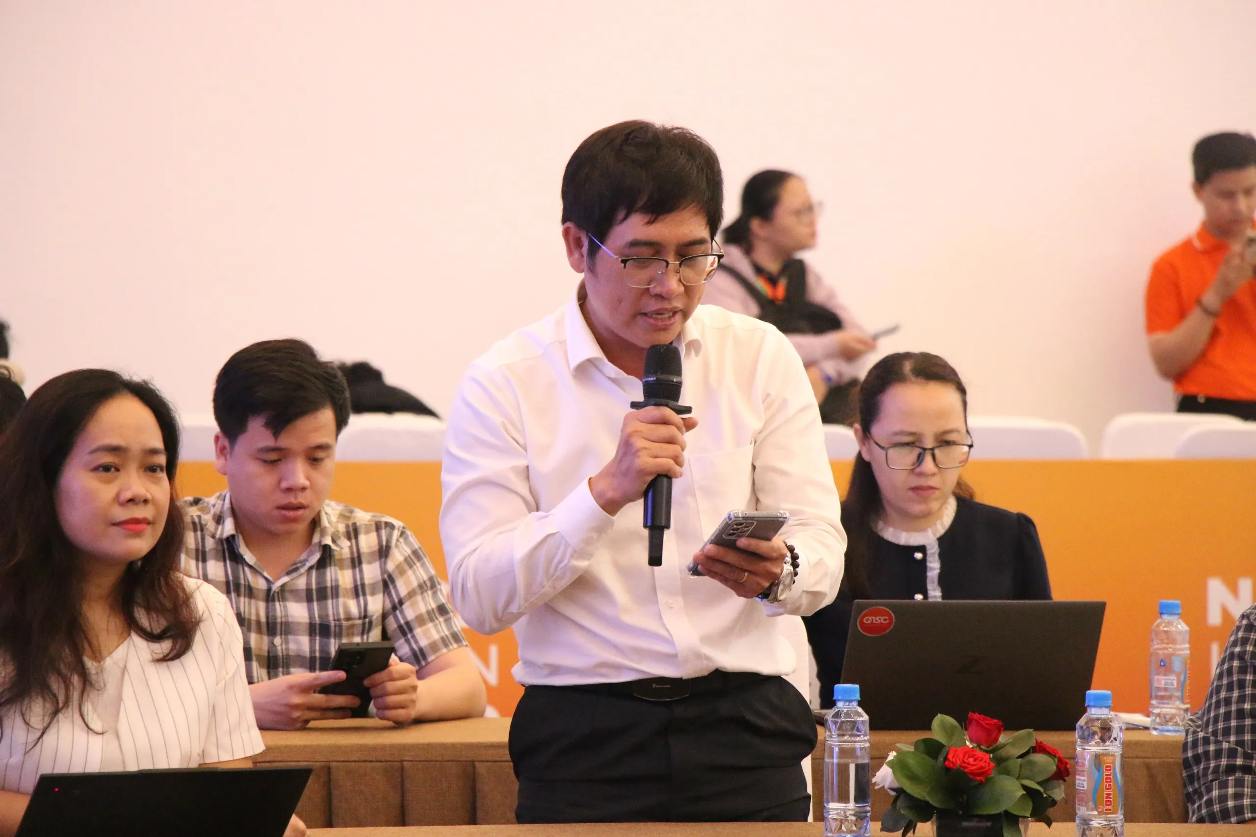 Các đại biểu trao đổi về cơ chế thử nghiệm, nguồn vốn và hệ sinh thái khởi nghiệp công nghệ cao