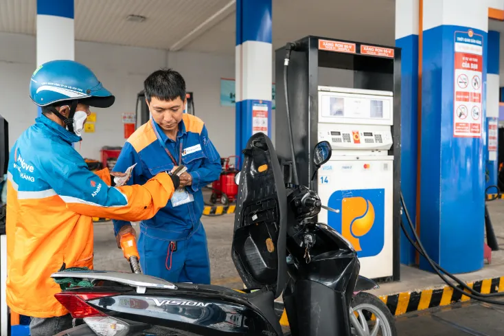 Từ chiều 1/10, giá xăng trong nước điều chỉnh tăng nhẹ (Ảnh minh họa: tuoitre.vn)