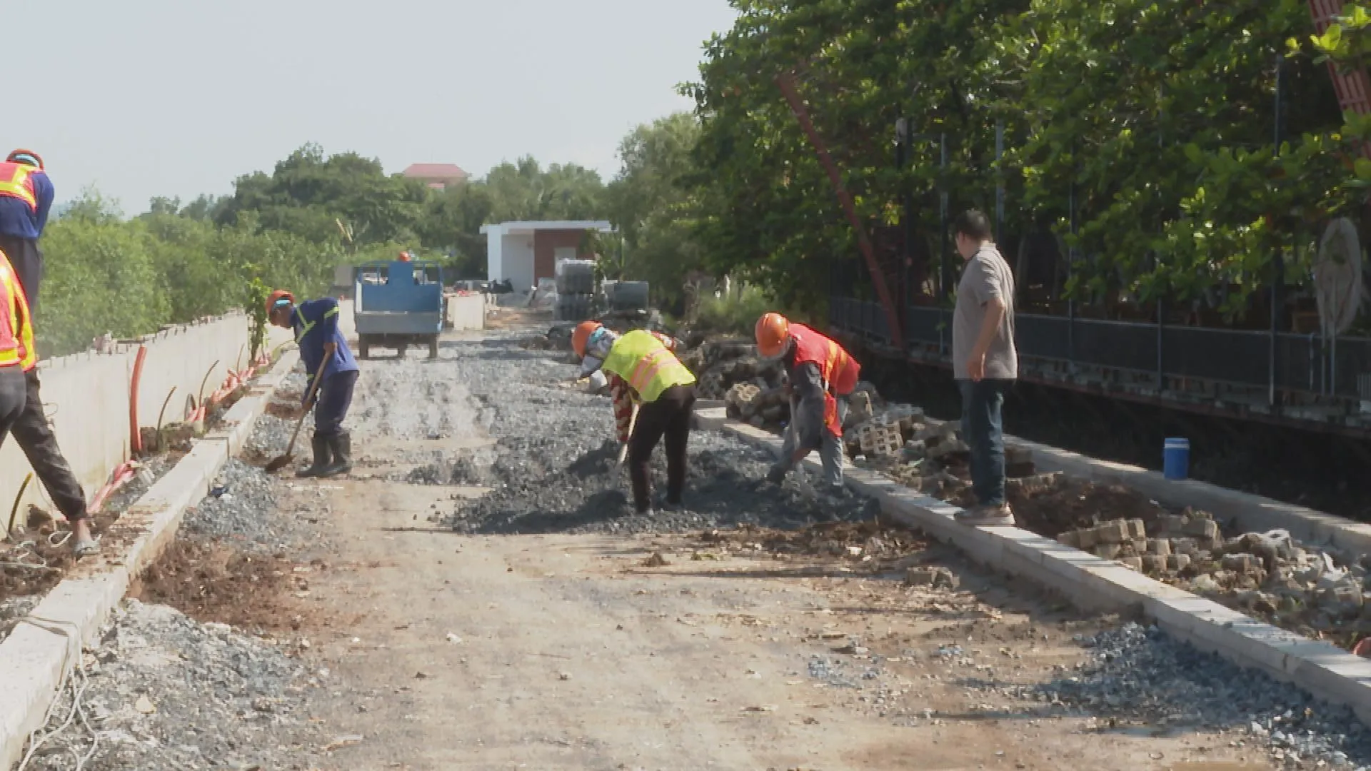 Chủ thầu gấp rút xây dựng để bắt kịp tiến độ dự án chống ngập-h2
