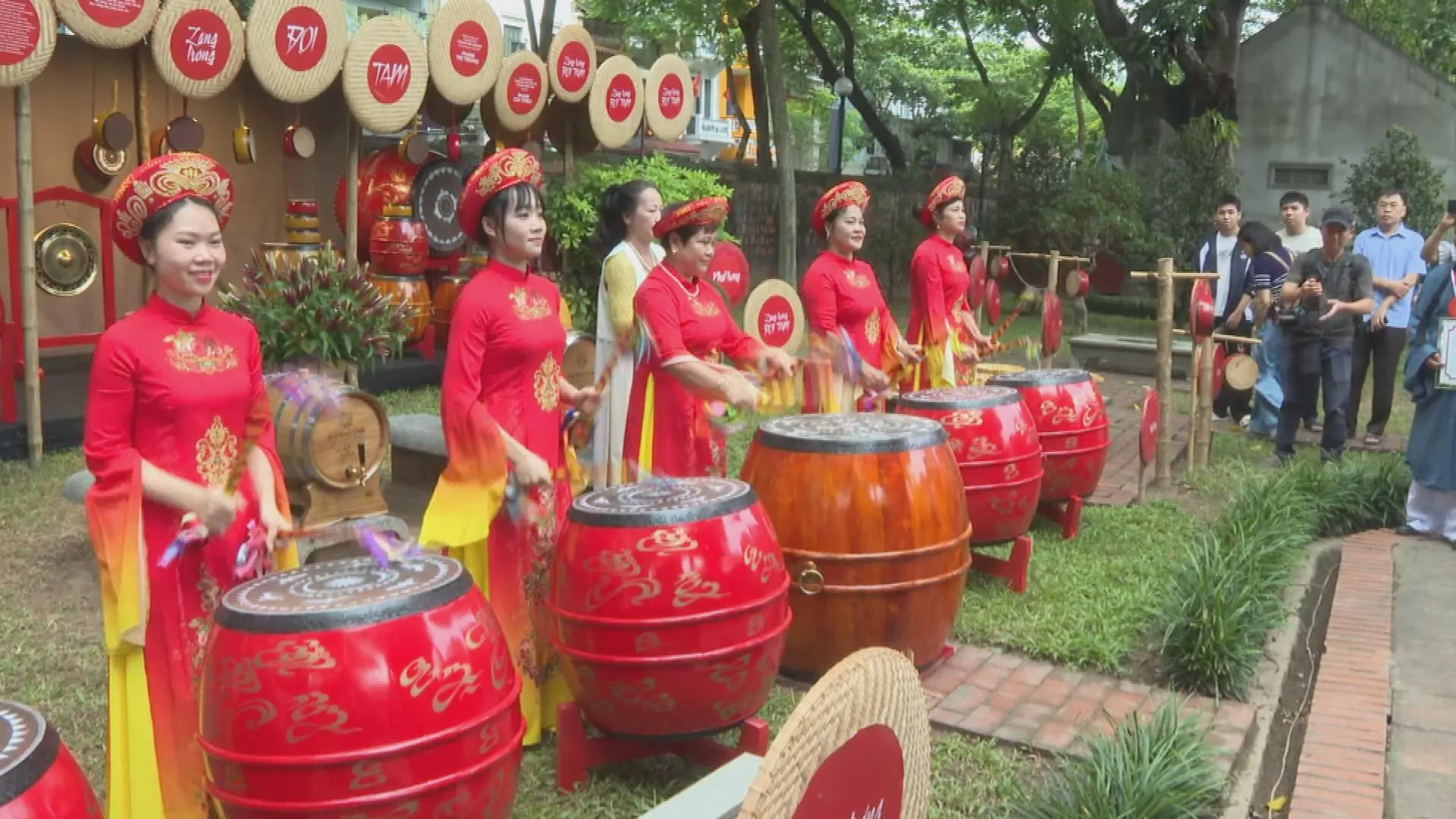 Đẩy mạnh giao lưu, quảng bá văn hóa, di sản và hình ảnh Việt Nam đến du khách trong và ngoài nước