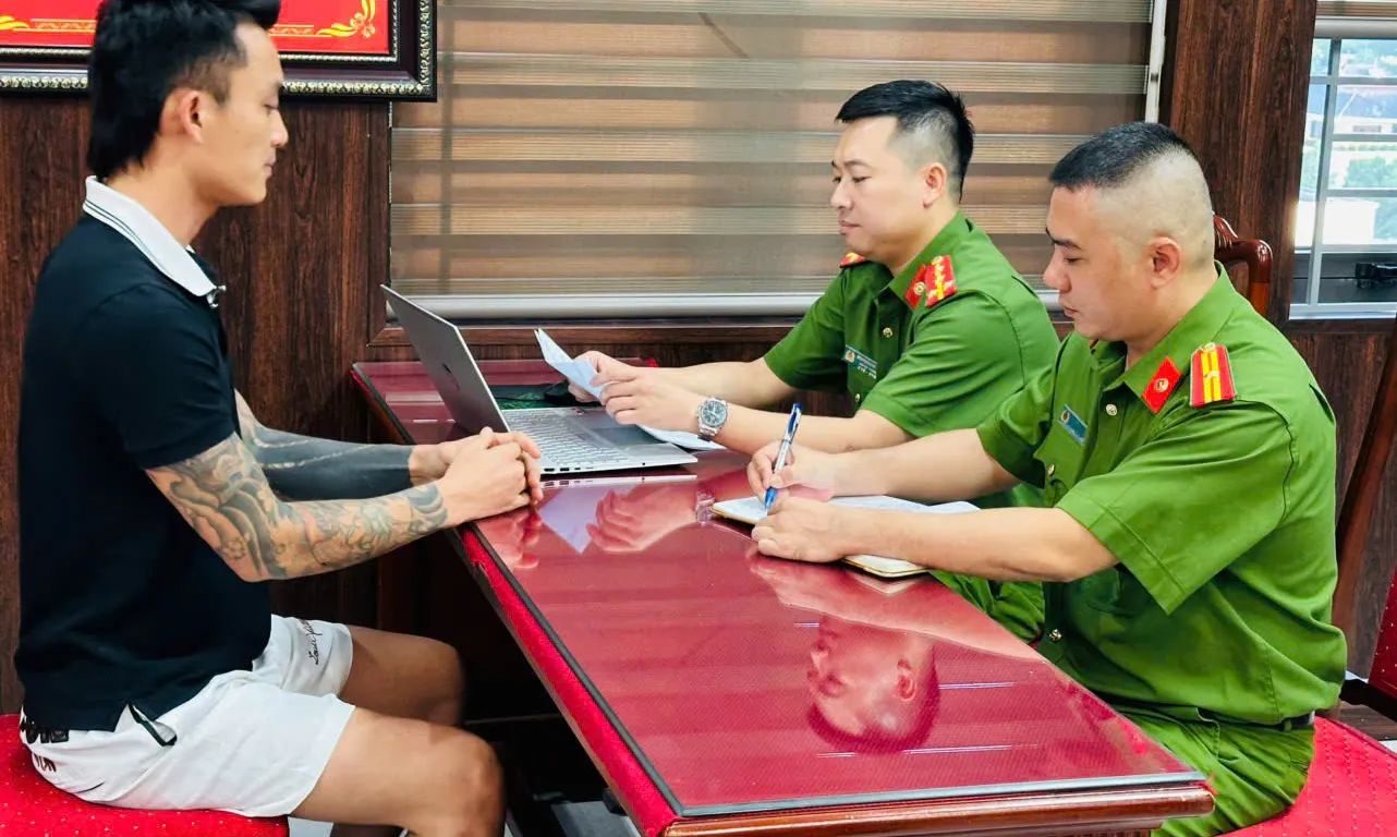 Tiktoker “Minh Sầm Sơn” bị bắt vì livestream bạo lực