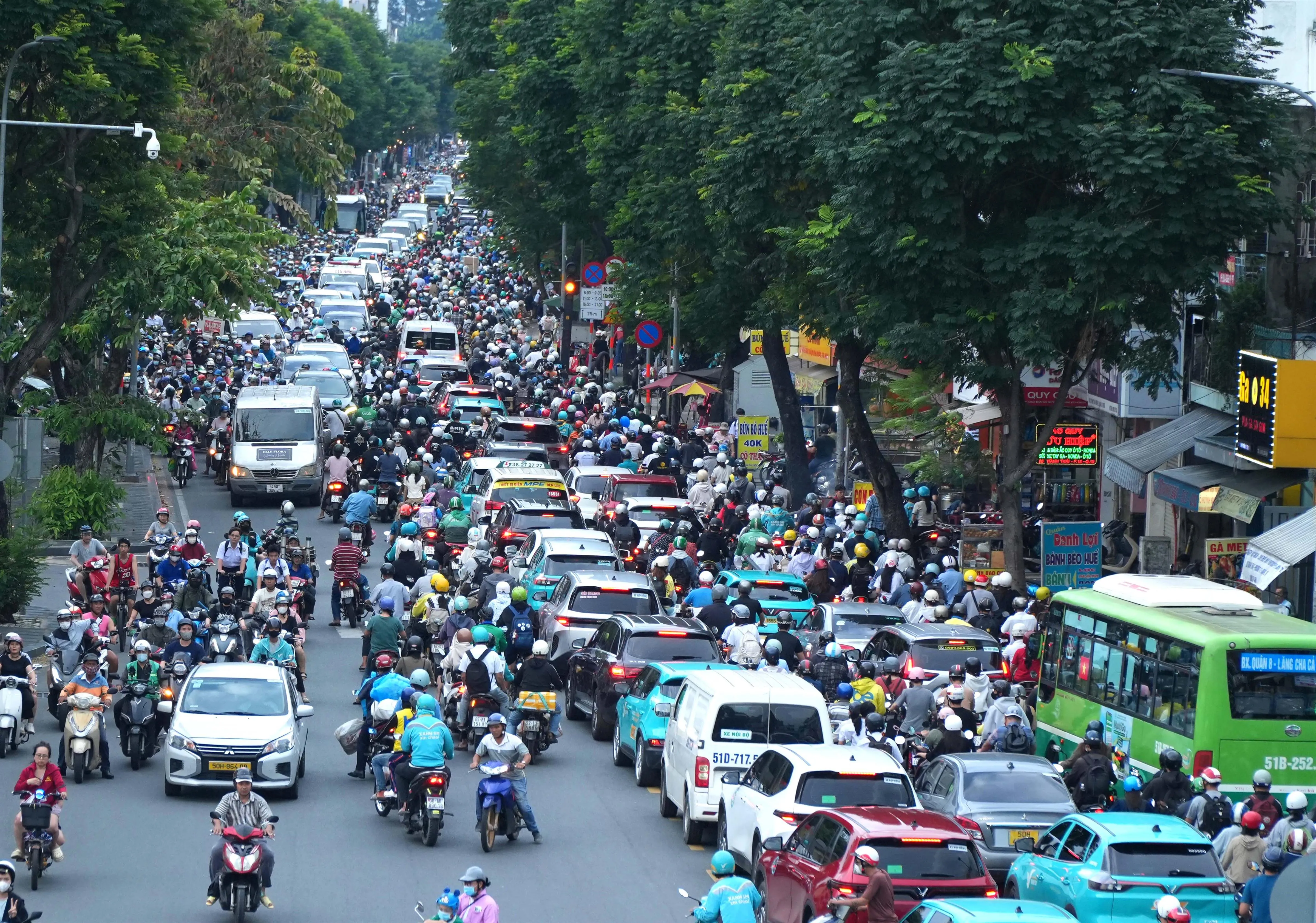 DSC06954Kẹt xe Thành Thái- Kẹt xe Thành Thái