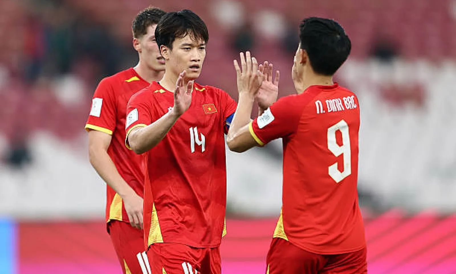 TRỰC TIẾP Việt Nam 2-1 Pakistan (Hiệp 2): Việt Anh dính chấn thương