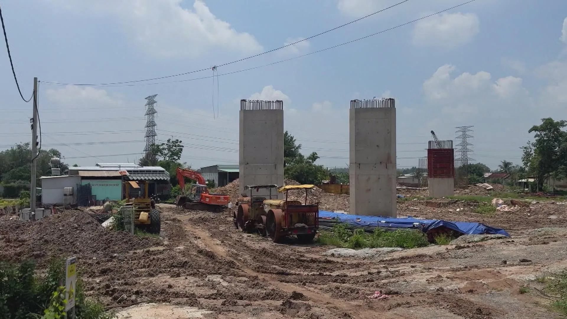 Một trong những vướng mắc lớn được xác định là công tác tái định cư và vận động người dân sớm bàn giao mặt bằng-h2