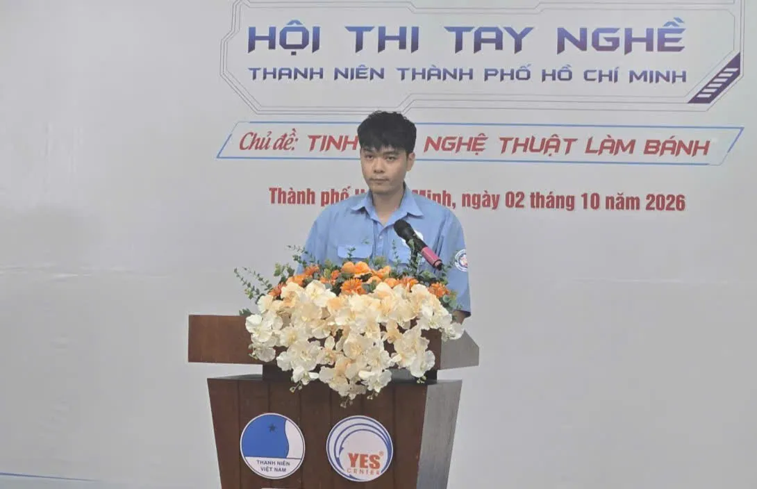Thí sinh Bùi Minh Hiếu, sinh viên Trường Cao đẳng Nghề TP.HCM đại diện các thí sinh phát biểu hưởng ứng - Ảnh Bá Nam