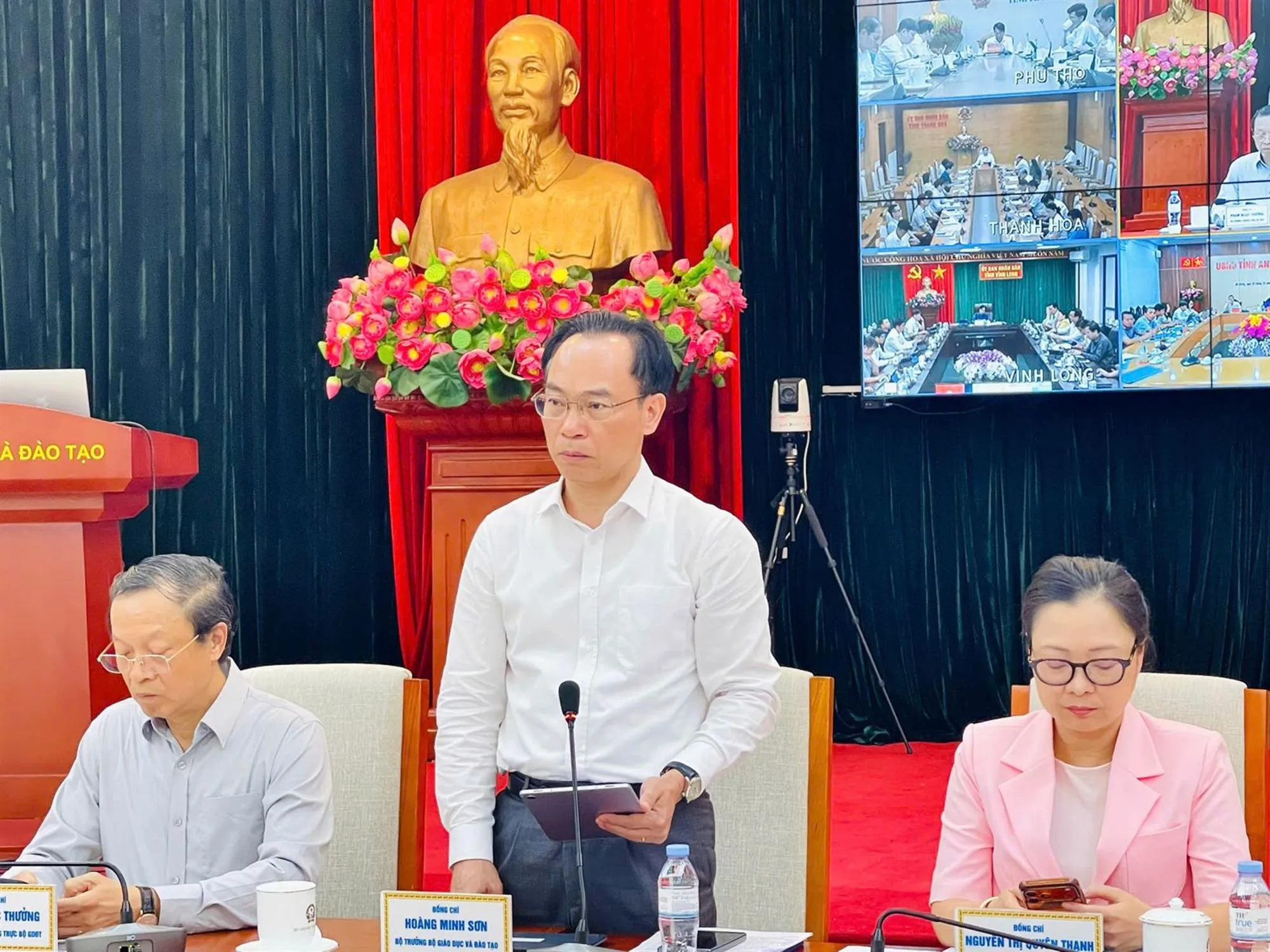 Bộ trưởng Hoàng Minh Sơn phát biểu tại hội nghị - Ảnh: MOET