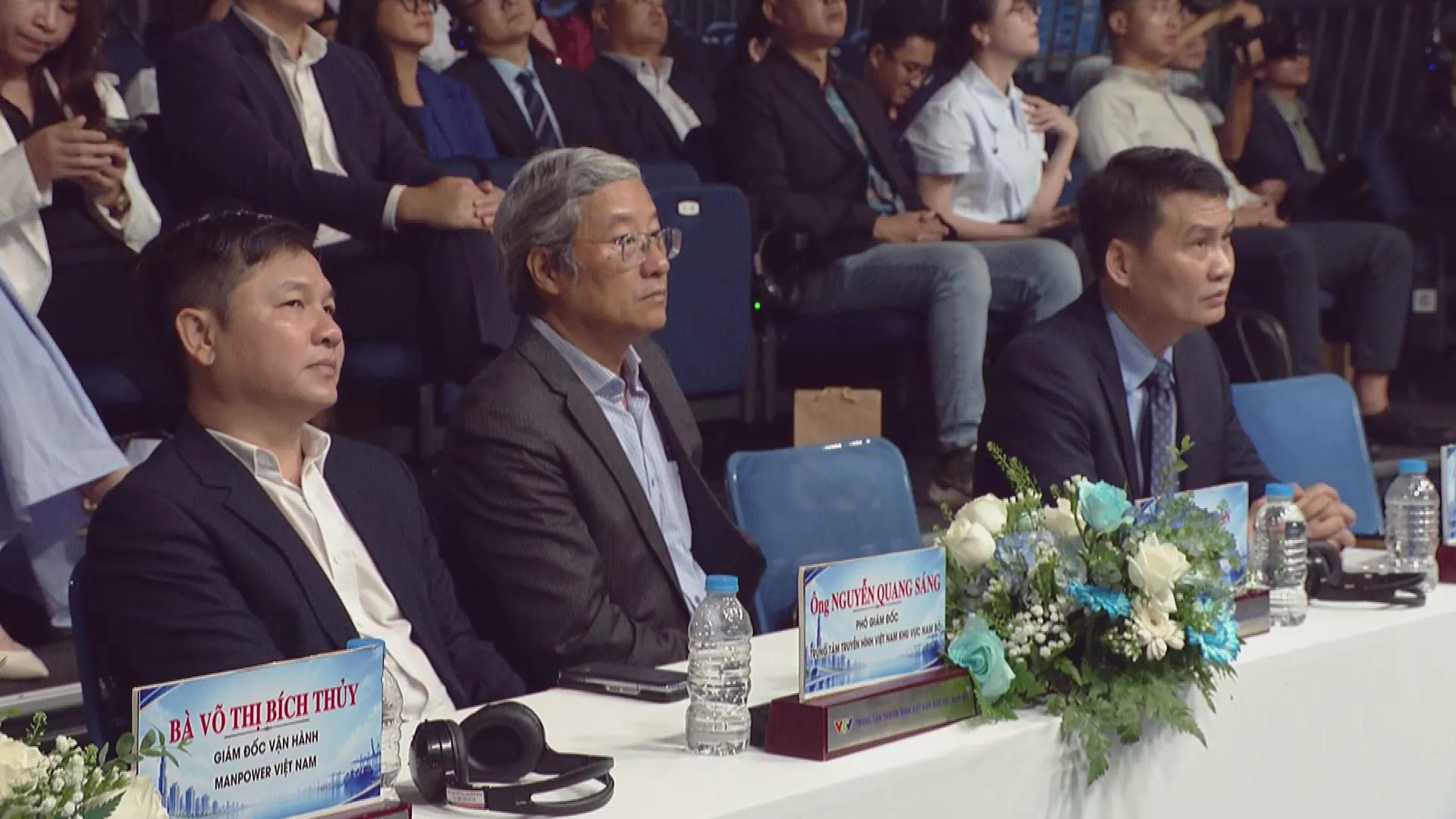 Các chuyên gia, đại diện doanh nghiệp trao đổi về môi trường đầu tư và những động lực tăng trưởng mới của TP. Hồ Chí Minh