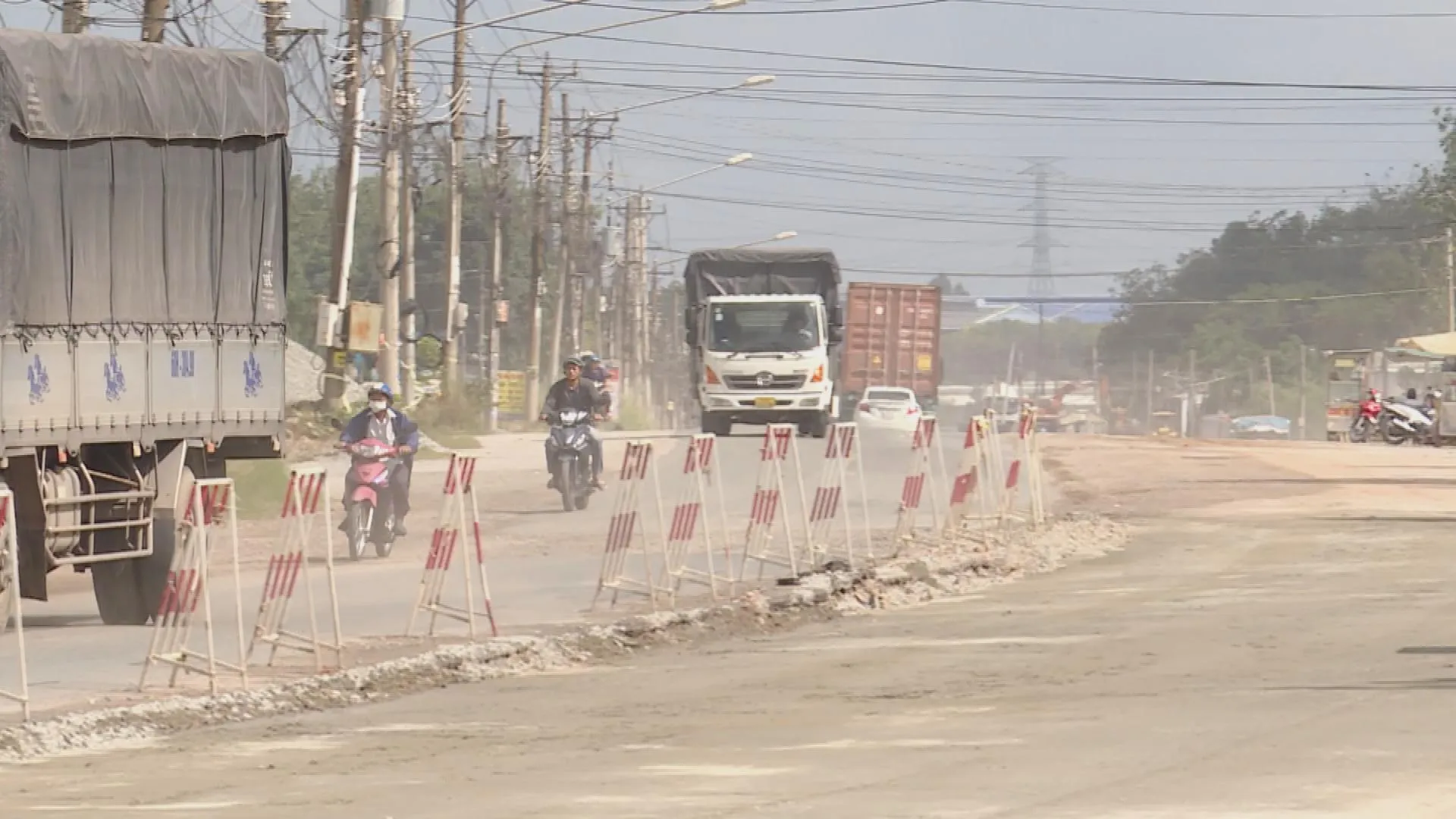 Các dự án giao thông đang được triển khai, từng bước tháo gỡ những điểm nghẽn về hạ tầng
