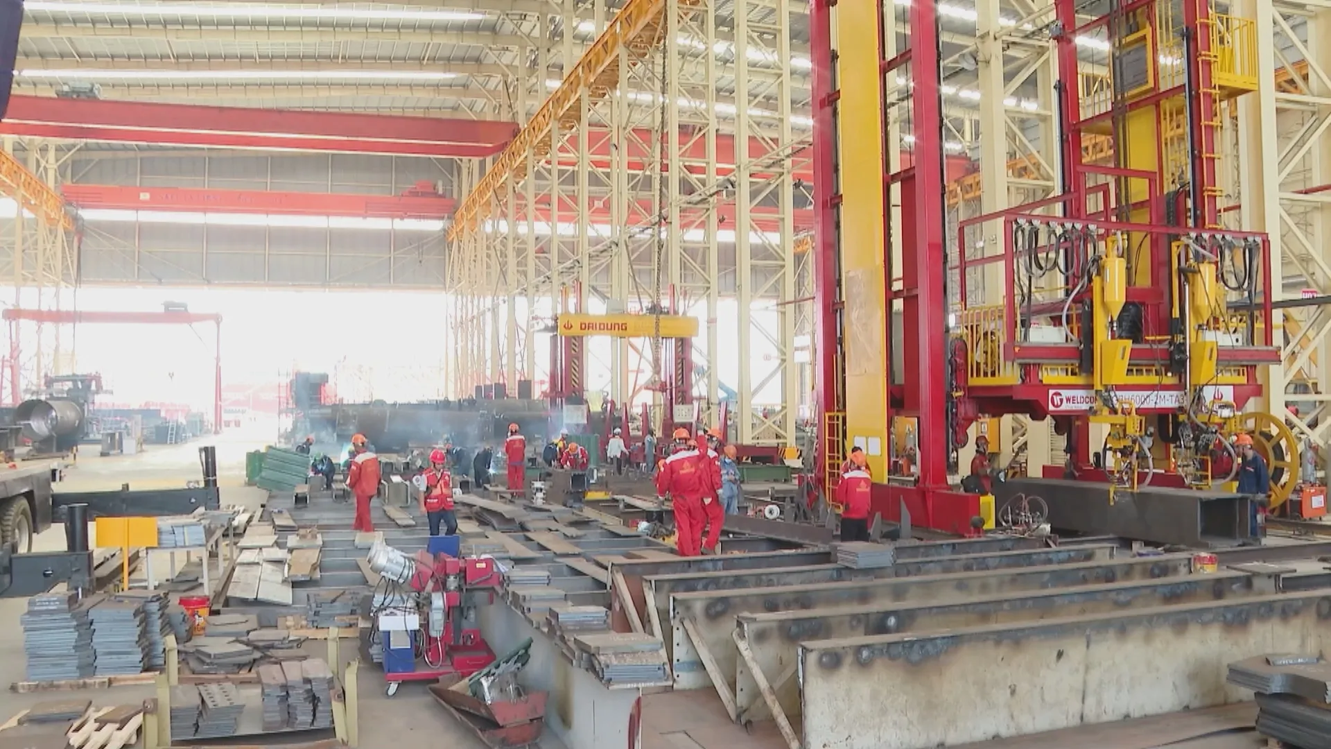 Công nghiệp và xây dựng tiếp tục đóng góp đáng kể vào tăng trưởng kinh tế