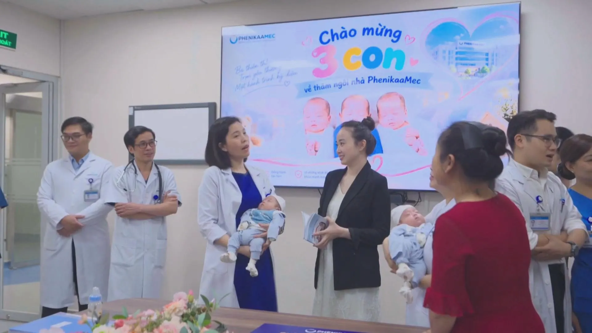 Sau hơn 200 ngày chăm sóc chuyên sâu, ba em bé đã có thể trở lại bệnh viện trong tình trạng ổn định