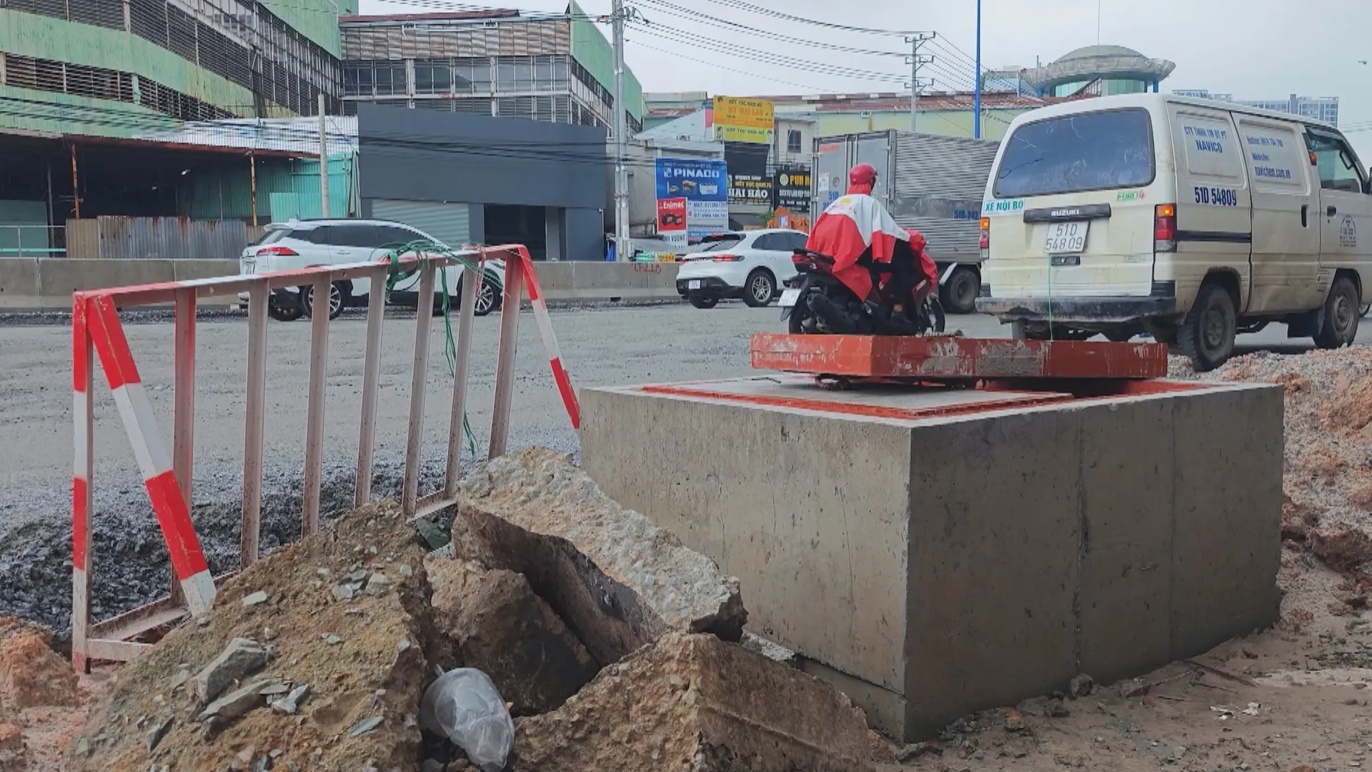 Ghi nhận tình trạng ngập nước thường xuyên xảy ra trên tuyến đường đang trong quá trình hoàn thiện hạ tầng