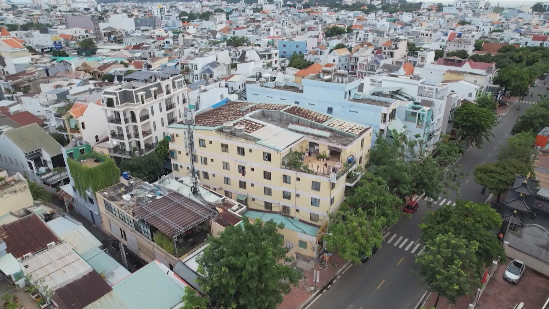 Cư dân chung cư 63-65 Châu Văn Liêm lo lắng trước tình trạng xuống cấp nghiêm trọng của nơi ở