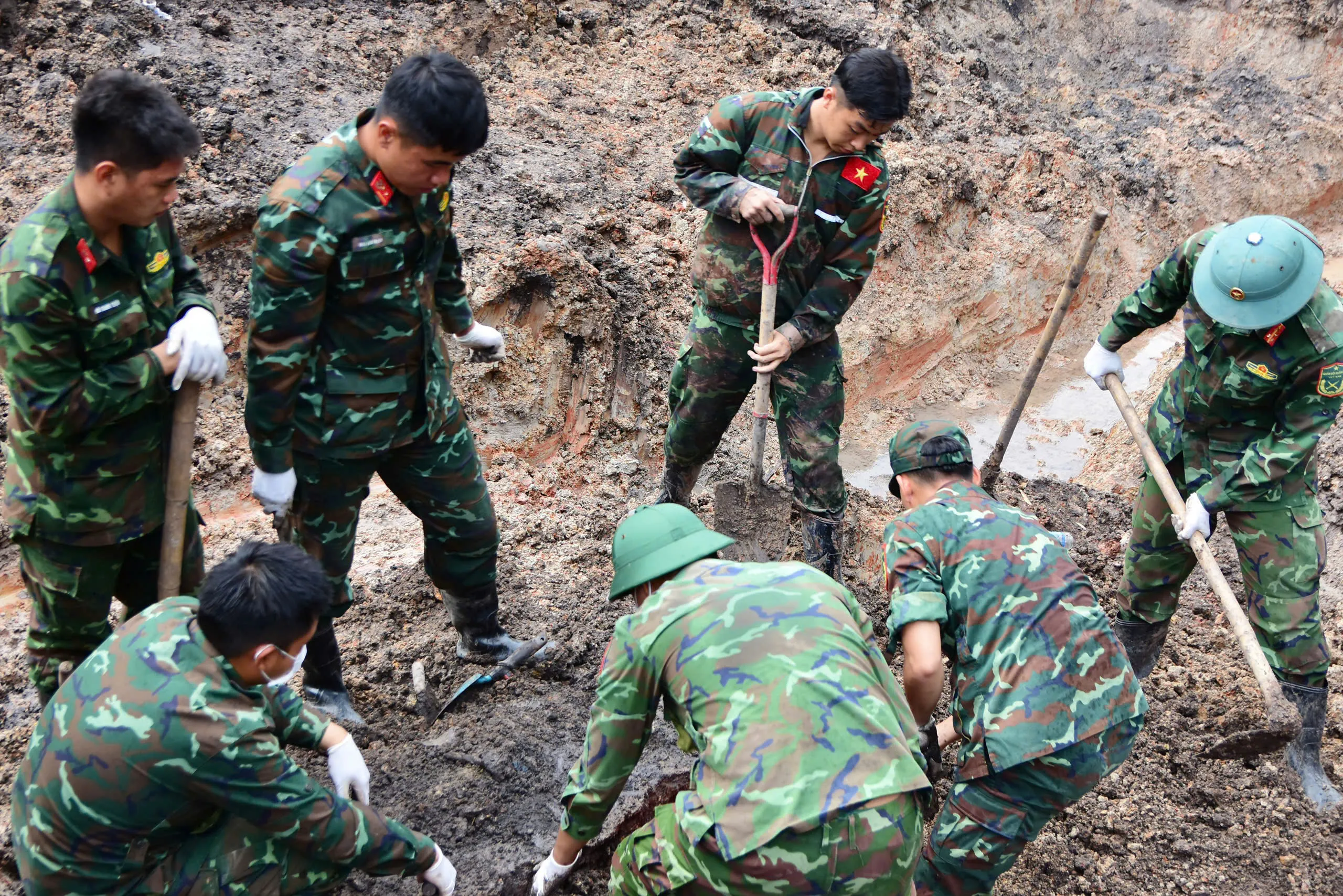 Quy tập thêm 5 hài cốt liệt sĩ tại Công viên Lê Thị Riêng, nâng tổng số lên 718 bộ- Ảnh 2.