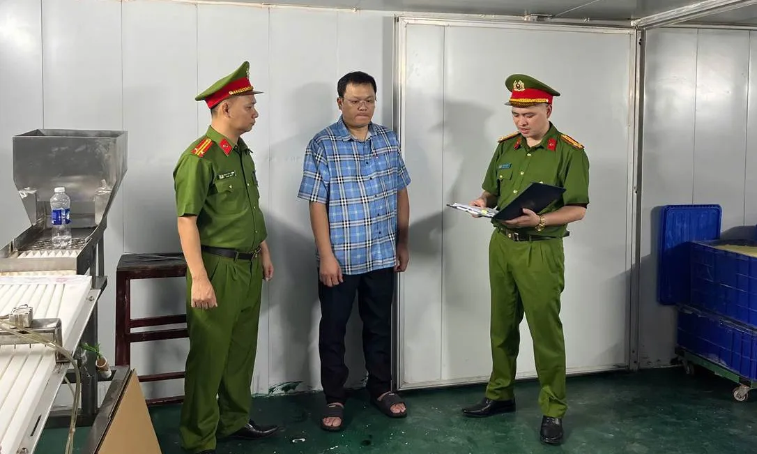 Khởi tố giám đốc công ty sản xuất hơn 1,2 triệu sản phẩm viên sủi giả