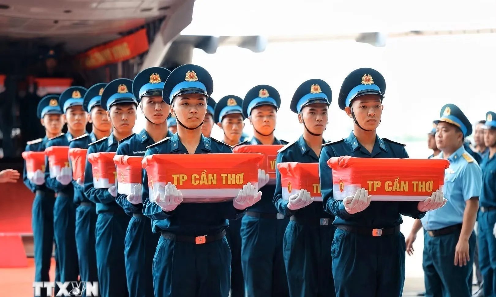 Bàn giao hơn 15.400 mẫu hài cốt liệt sỹ phục vụ giám định ADN