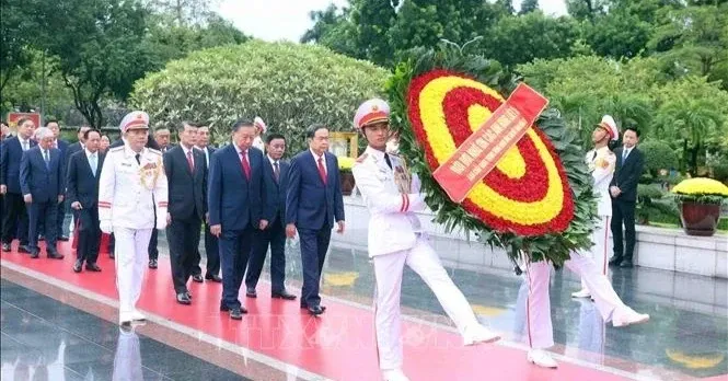 Lãnh đạo Đảng, Nhà nước đặt vòng hoa tại Đài tưởng niệm các Anh hùng liệt sĩ