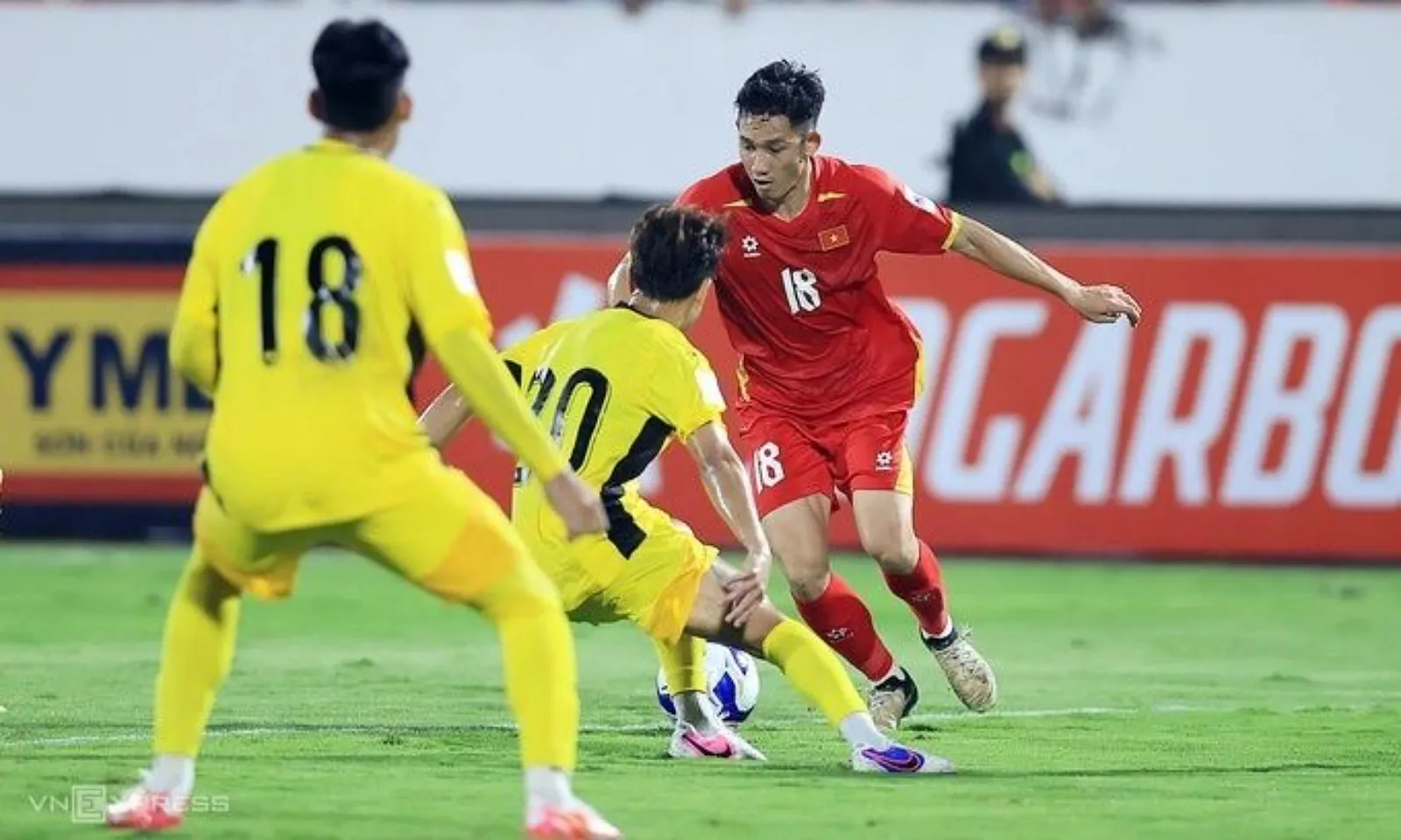 TRỰC TIẾP Malaysia 0-0 Việt Nam (Hiệp 1): Sóng gió dồn dập
