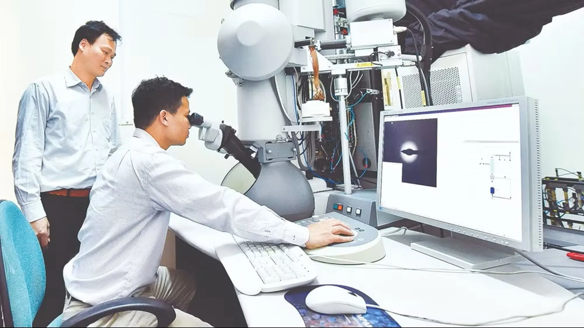 Hoạt động nghiên cứu khoa học tại Đại học Bách khoa Hà Nội - Ảnh: Nguyễn Đăng - Nhân Dân