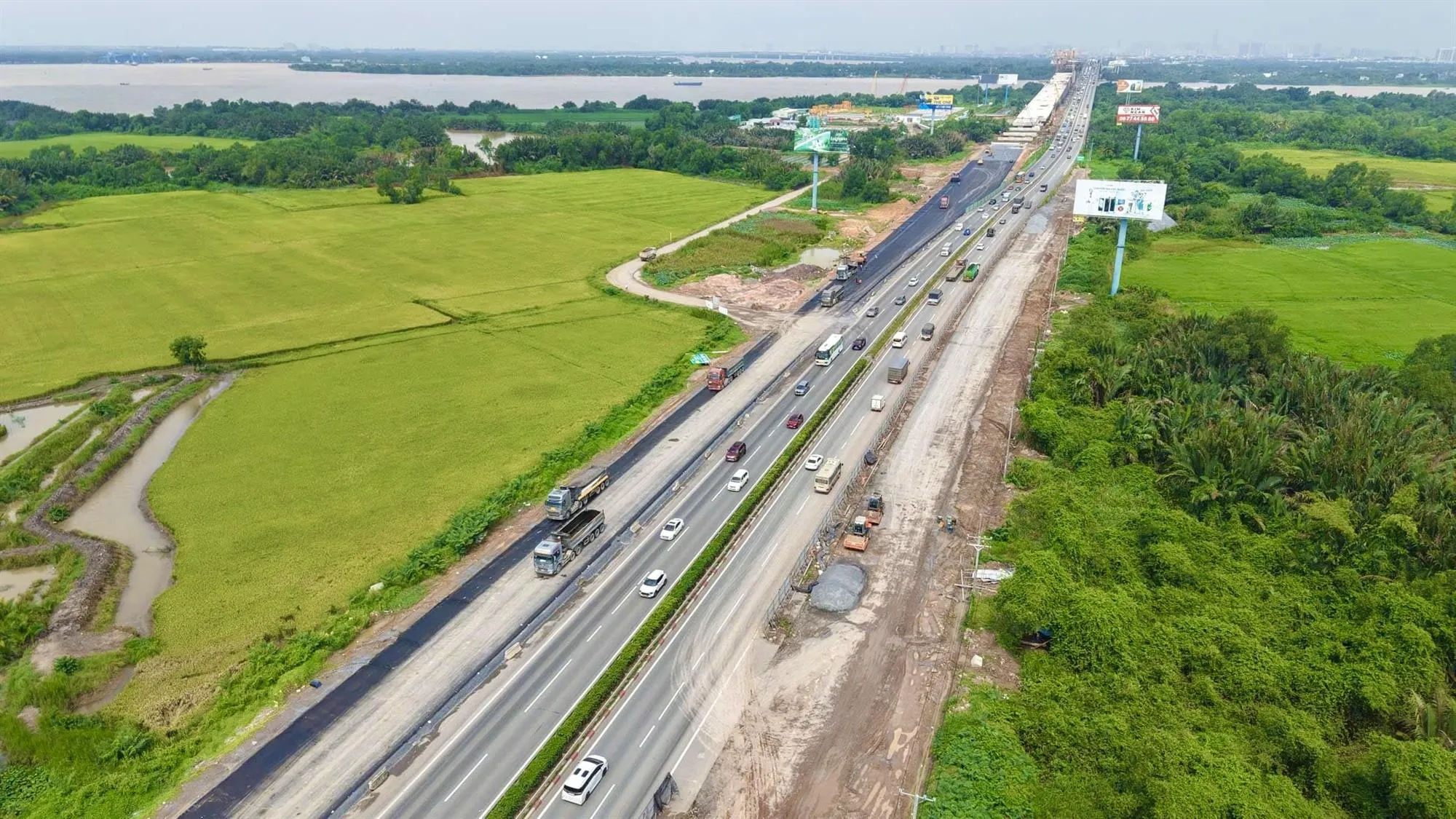 Hiện nay dự án cao tốc đoạn TP. Hồ Chí Minh - Long Thành gặp khó khăn về nguồn cung nhựa đường - Báo Xây Dựng