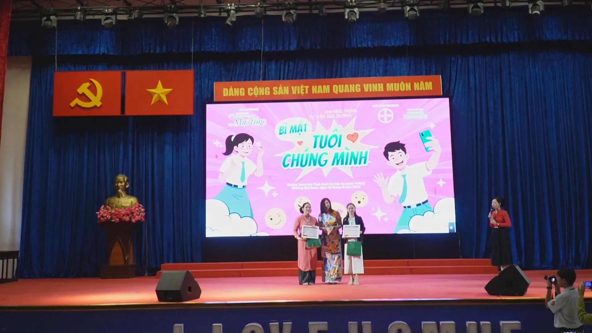 Ở chương trình này, các nhà tâm lý giáo dục và phụ huynh sẽ cùng ngồi lại chia sẻ kinh nghiệm dạy con, làm bạn với con trong kỷ nguyên số