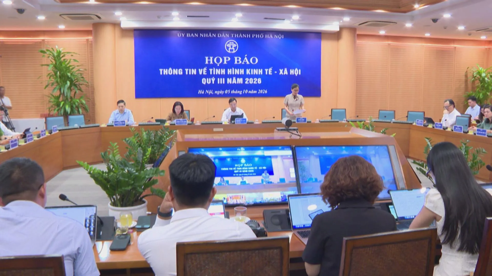Tại họp báo, đại diện các sở ngành trả lời làm rõ thêm nhiều vấn đề liên quan đến tình hình kinh tế xã hội trên địa bàn