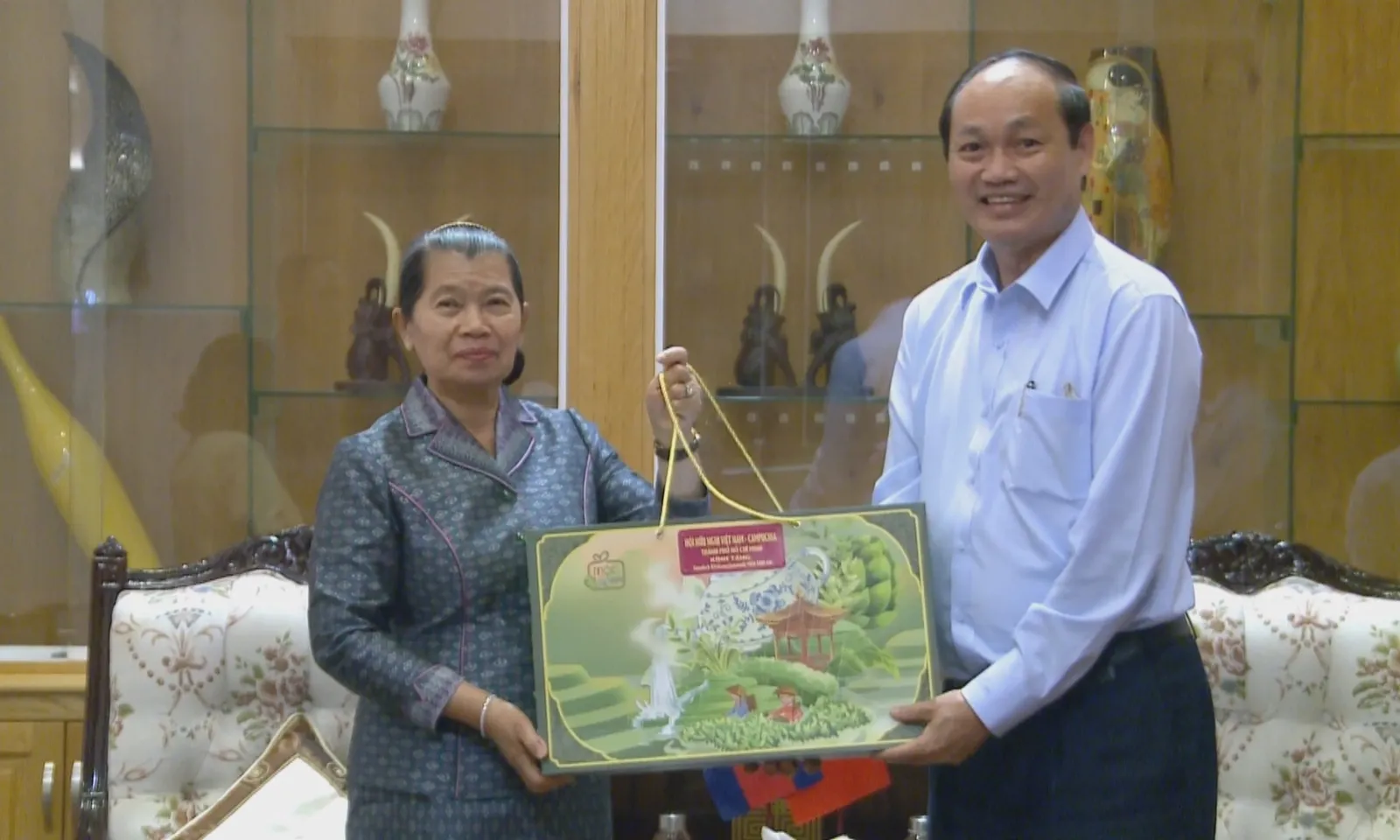 Thúc đẩy hoạt động giao lưu, xây dựng quan hệ hữu nghị giữa Việt Nam và Campuchia