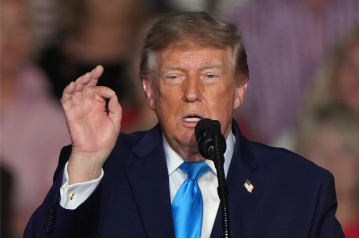 Tổng thống Mỹ Donald Trump cho rằng Iran có liên quan đến vụ Flydubai - Ảnh: AP
