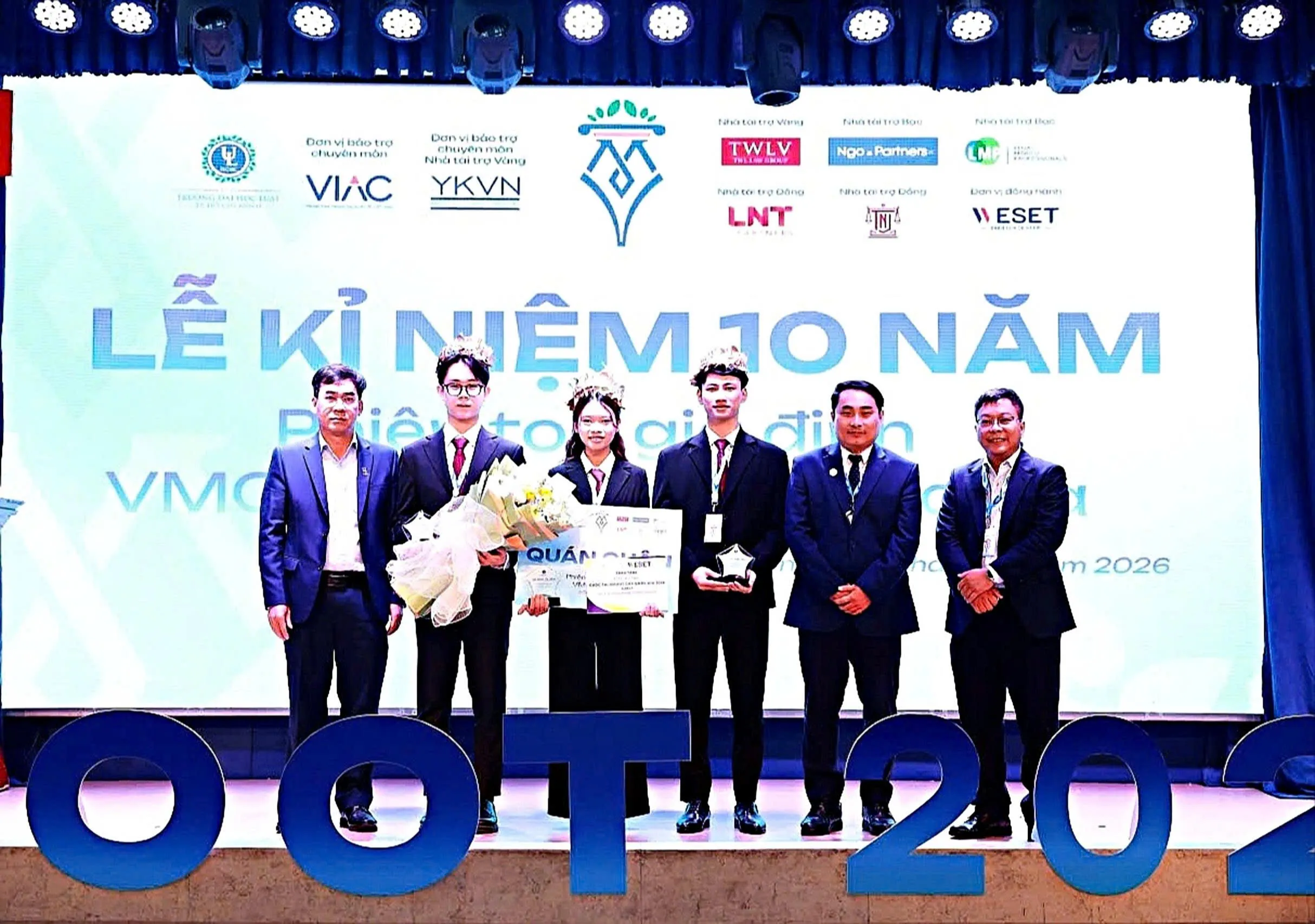 The Mis 227 của Trường Đại học Luật Hà Nội dành giải Nhất VMoot 2026 - Ảnh Bá Nam