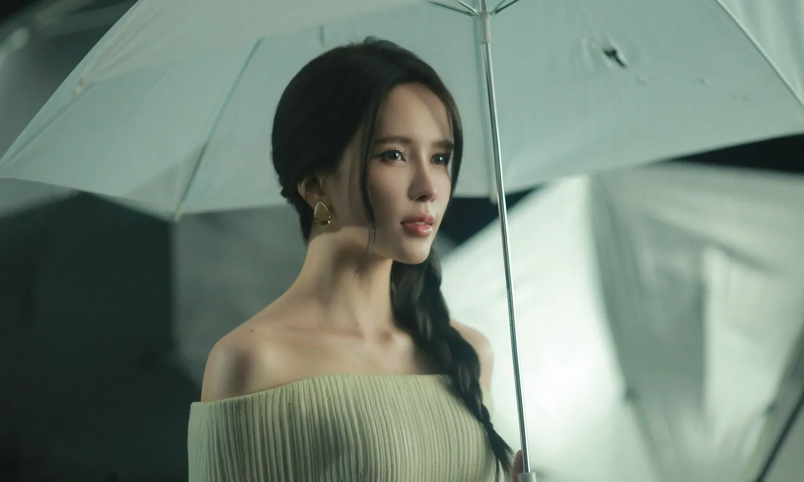 Thiều Bảo Trâm kể chuyện bước tiếp sau một cuộc tình với MV Tạnh Mưa
