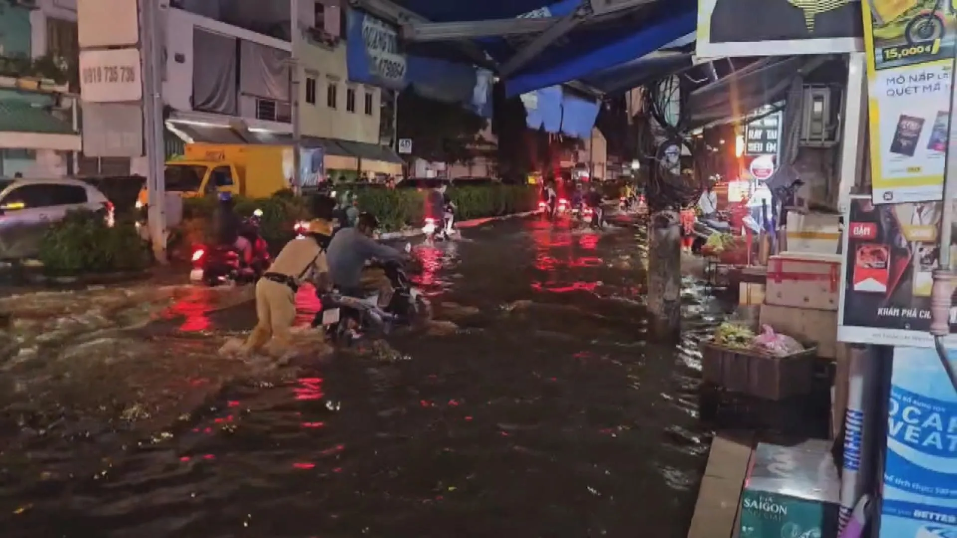 TP. Hồ Chí Minh cảnh báo 122 điểm ngập mùa mưa | Thời sự trưa HTV ngày 7/10/2026 - Ảnh 1.