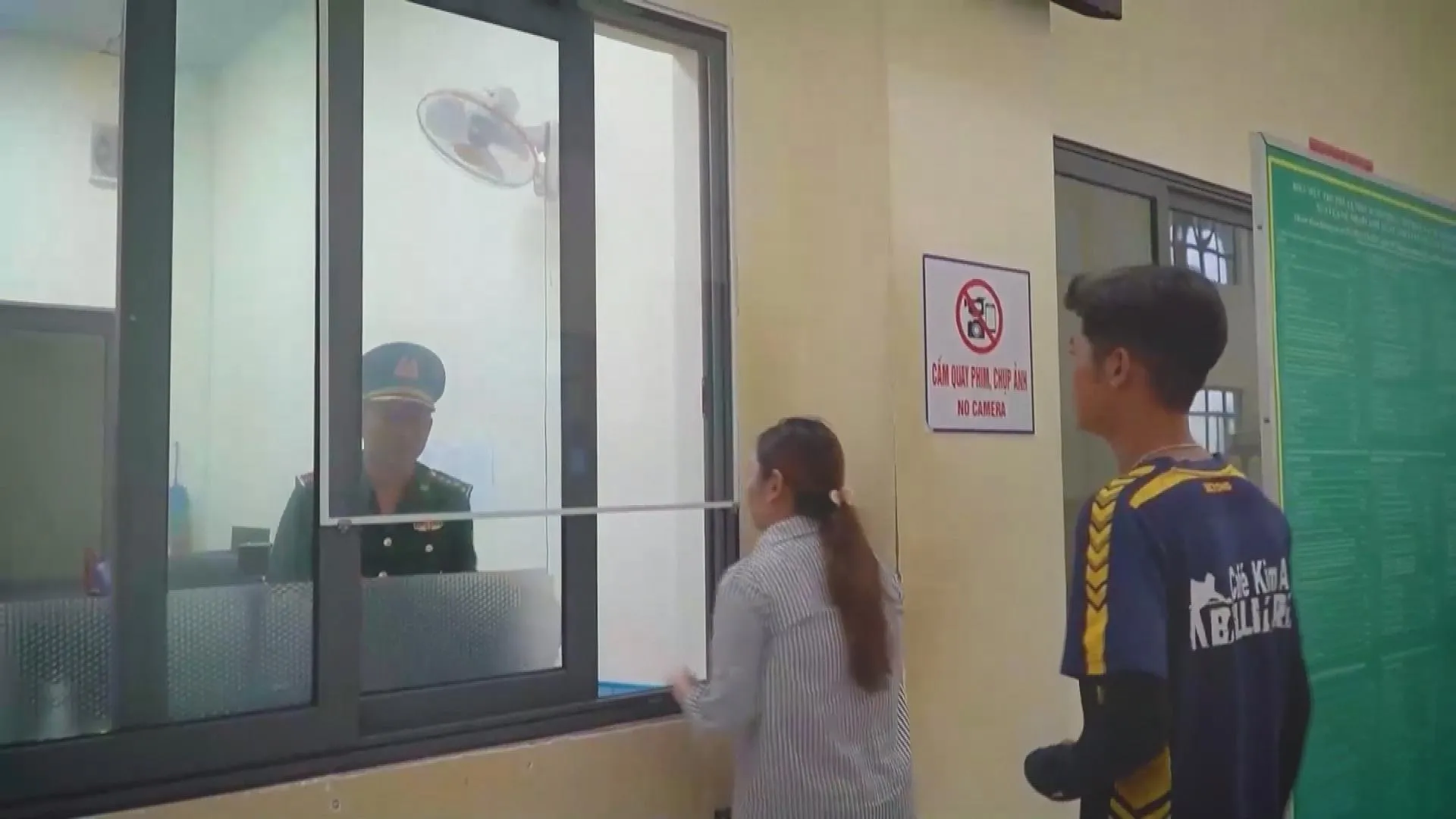 Chàng rể đốt nhà bố mẹ vợ vì bực tức chuyện vợ uống bia | 60 Giây Sáng ngày /10/2026 - Ảnh 3.