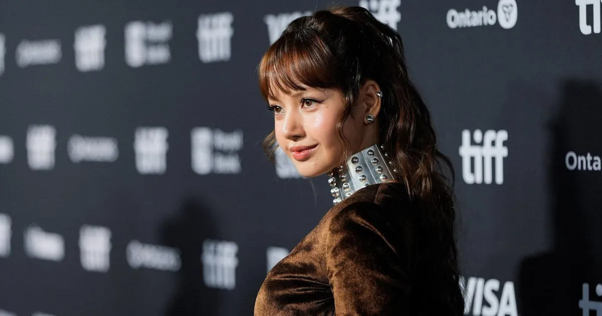 Lisa chia sẻ cuộc sống sau Blackpink qua phim tài liệu “Always Lalisa”