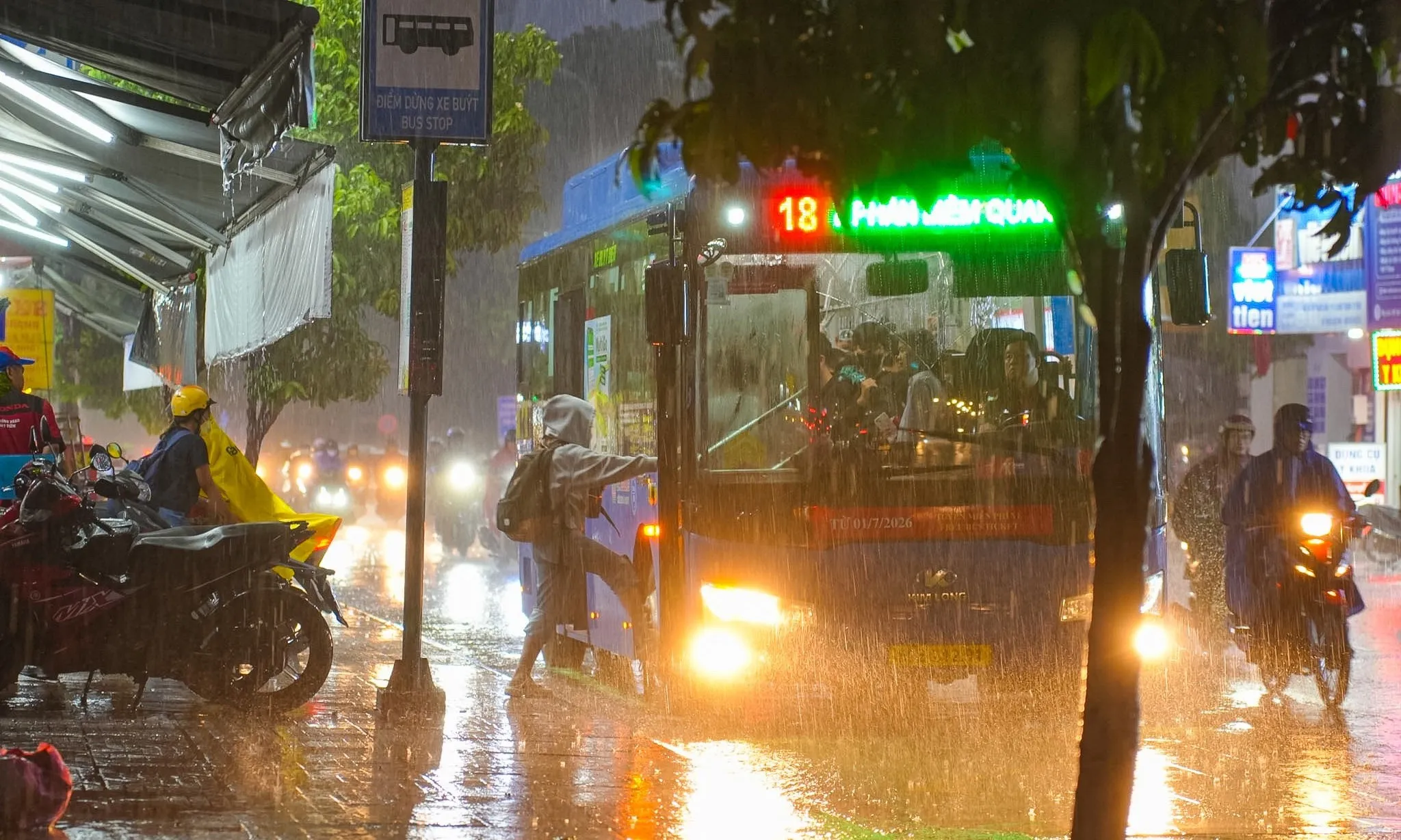 Nam bộ chiều nay có mưa, Trung bộ mưa lớn