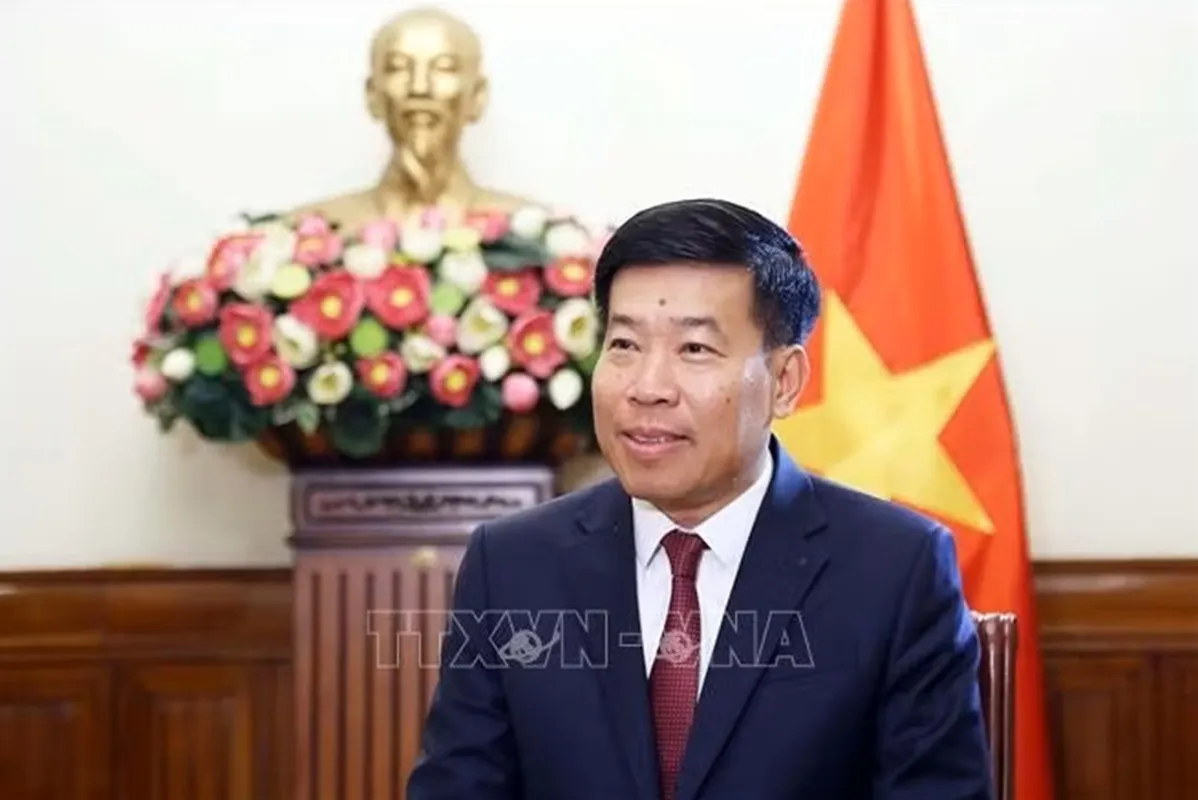 Thứ trưởng Bộ Ngoại giao Nguyễn Mạnh Cường trả lời báo chí