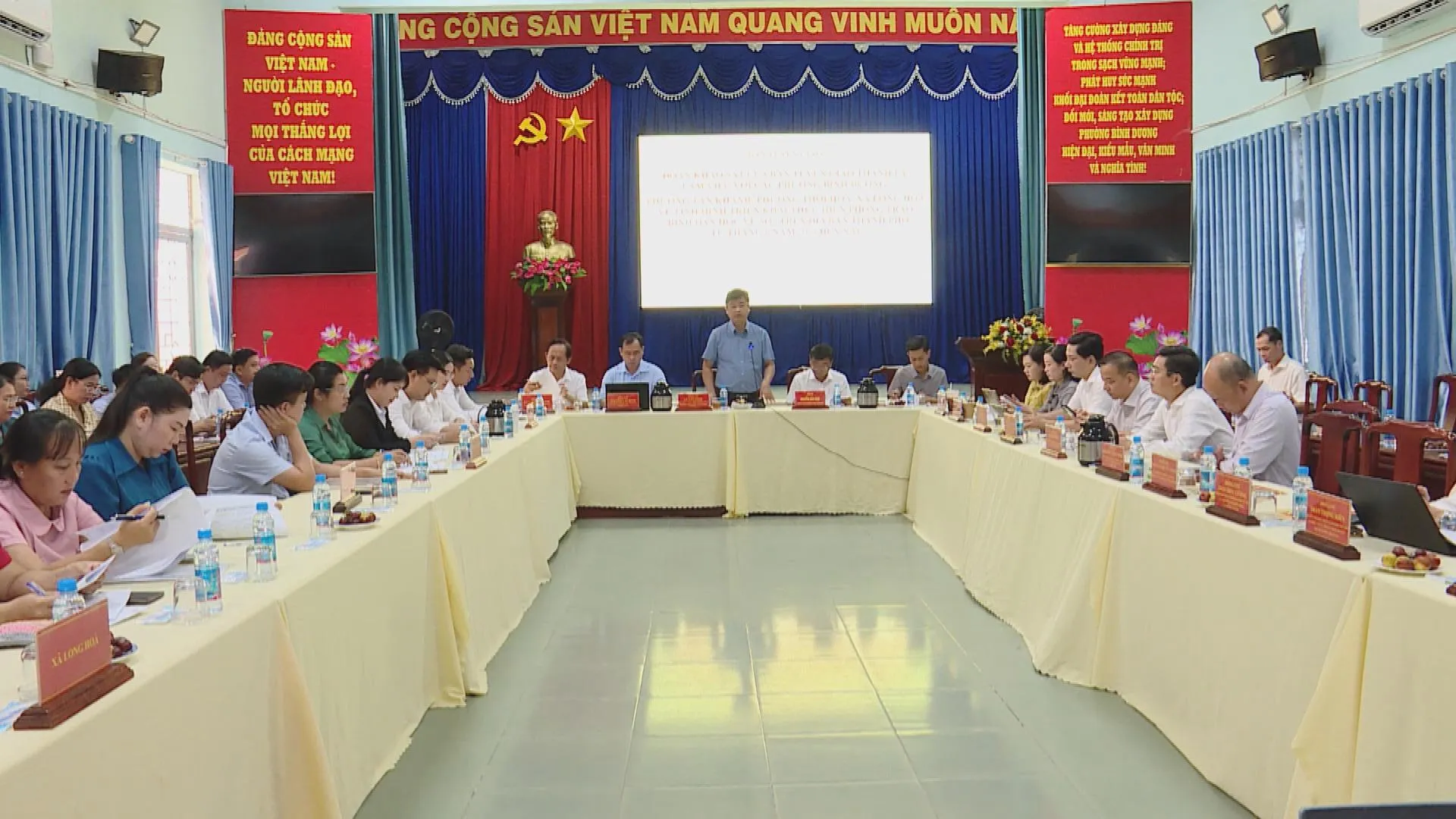 Toàn cảnh buổi làm việc của Đoàn khảo sát Ban Tuyên giáo Thành ủy TP. Hồ Chí Minh về phong trào Bình dân học vụ số