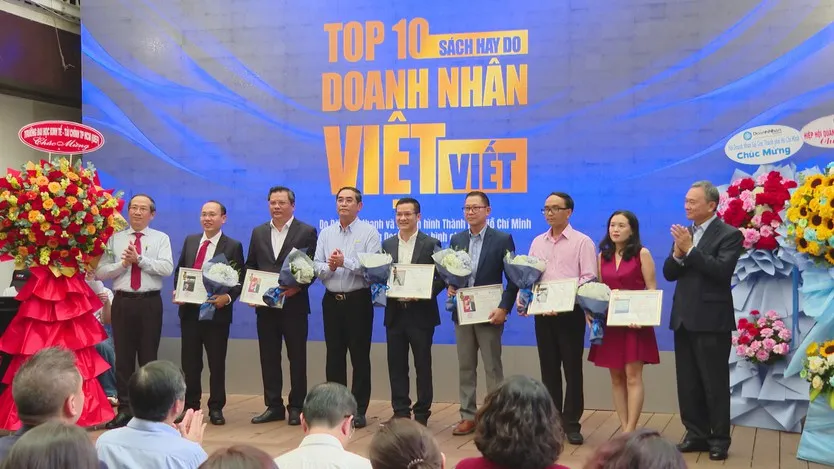 Top 10 sách hay do Doanh nhân Việt viết năm 2026 được vinh danh