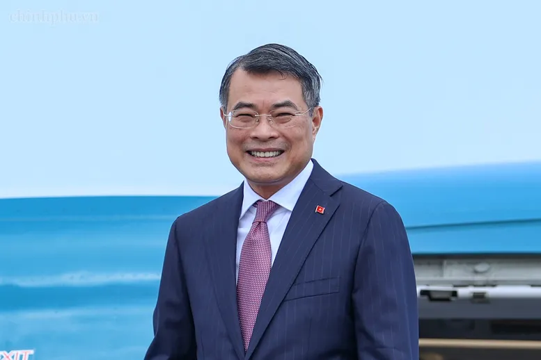 Thủ tướng Lê Minh Hưng lên đường thăm chính thức Lào và Campuchia- Ảnh 2. Thủ tướng Lê Minh Hưng lên đường thăm chính thức Lào và Campuchia- Ảnh 2.