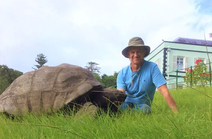 Bác sĩ thú y kể cách cứu cụ rùa gần 200 tuổi khỏi lưỡi hái tử thần