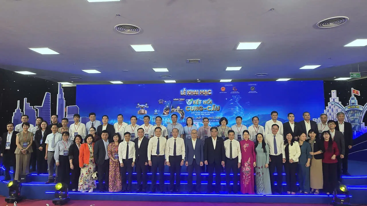 Lễ khai mạc “Hành trình 15 năm Kết nối cung – cầu giữa Thành phố Hồ Chí Minh và các tỉnh, thành” - Ảnh Bá Nam