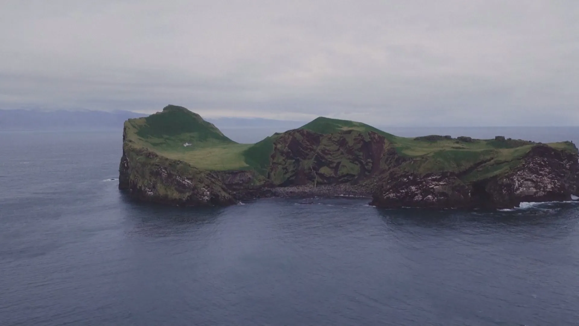 "Ngôi nhà cô đơn" ở Iceland chuyển sang dùng điện mặt trời- Ảnh 2.
